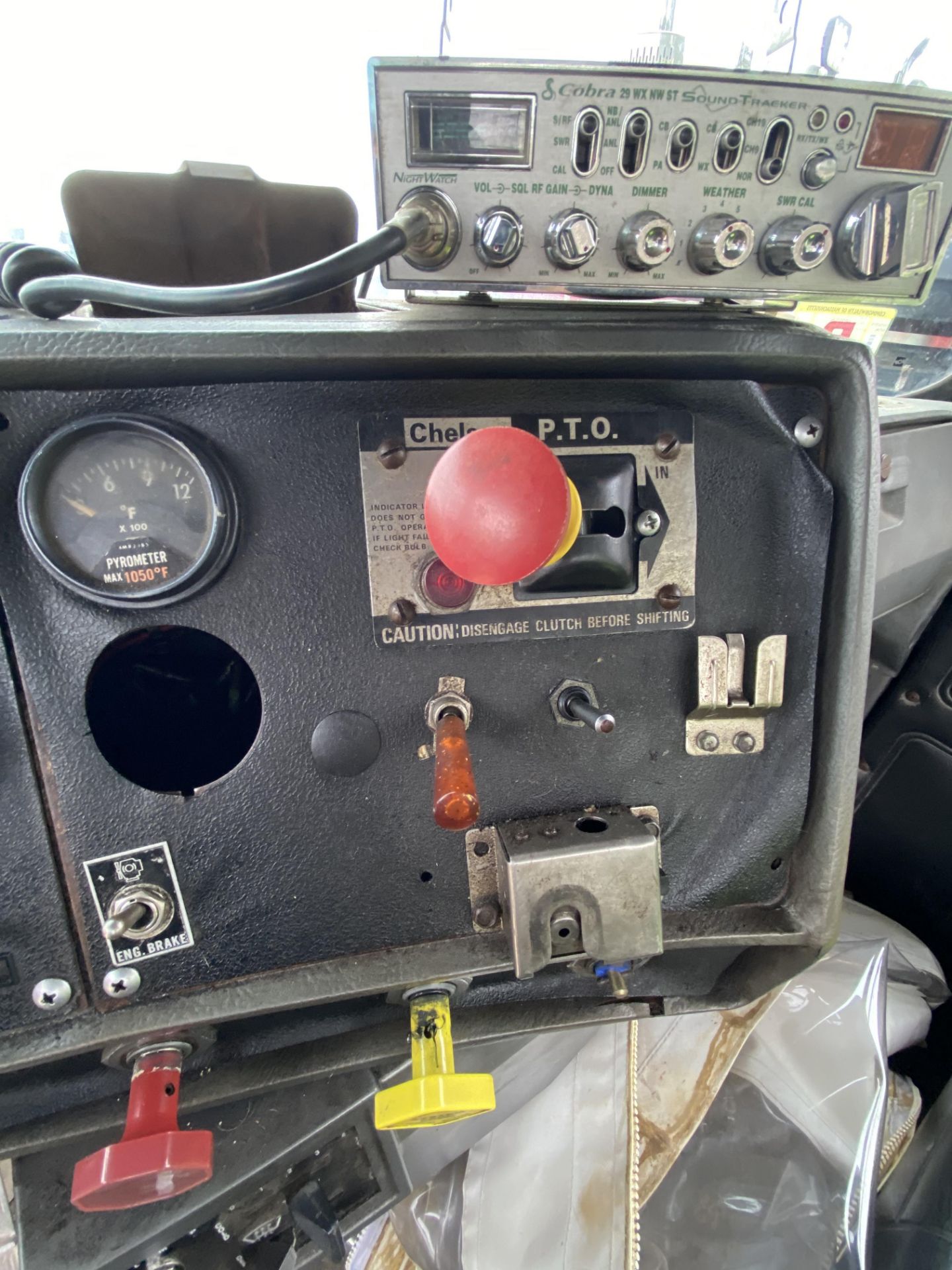 1986 Mack RD688SX Tandem Axle Tractor VIN 1M2P143Y8GA004351, Meter Reads 301,625 Miles, Day Cab, - Image 19 of 22