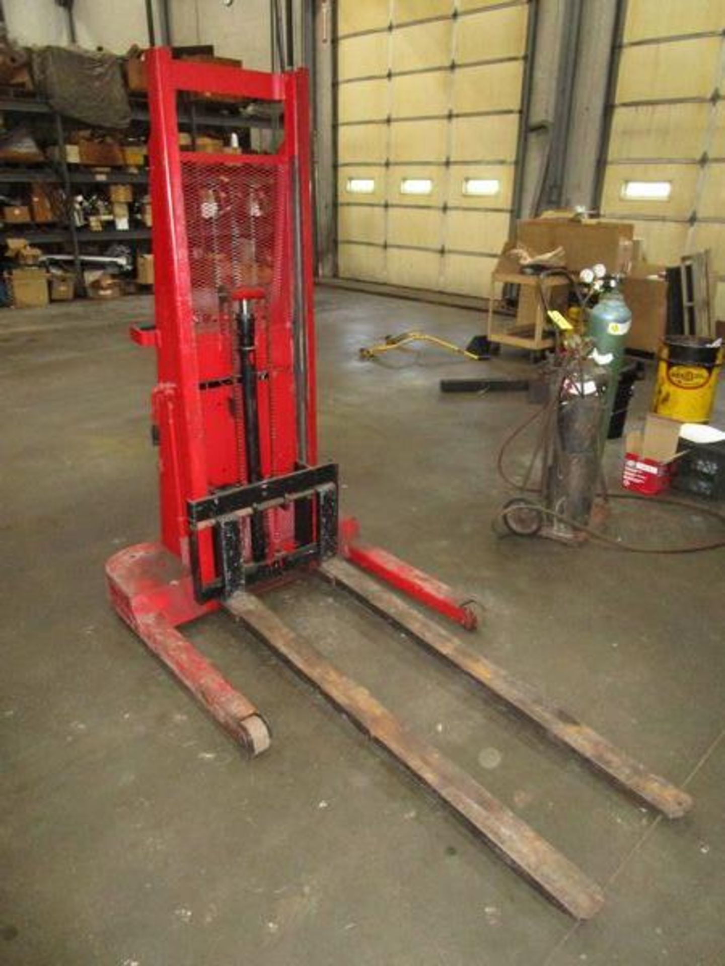 (1) West Bend Hy-Boy Electric Lift, Self Charging