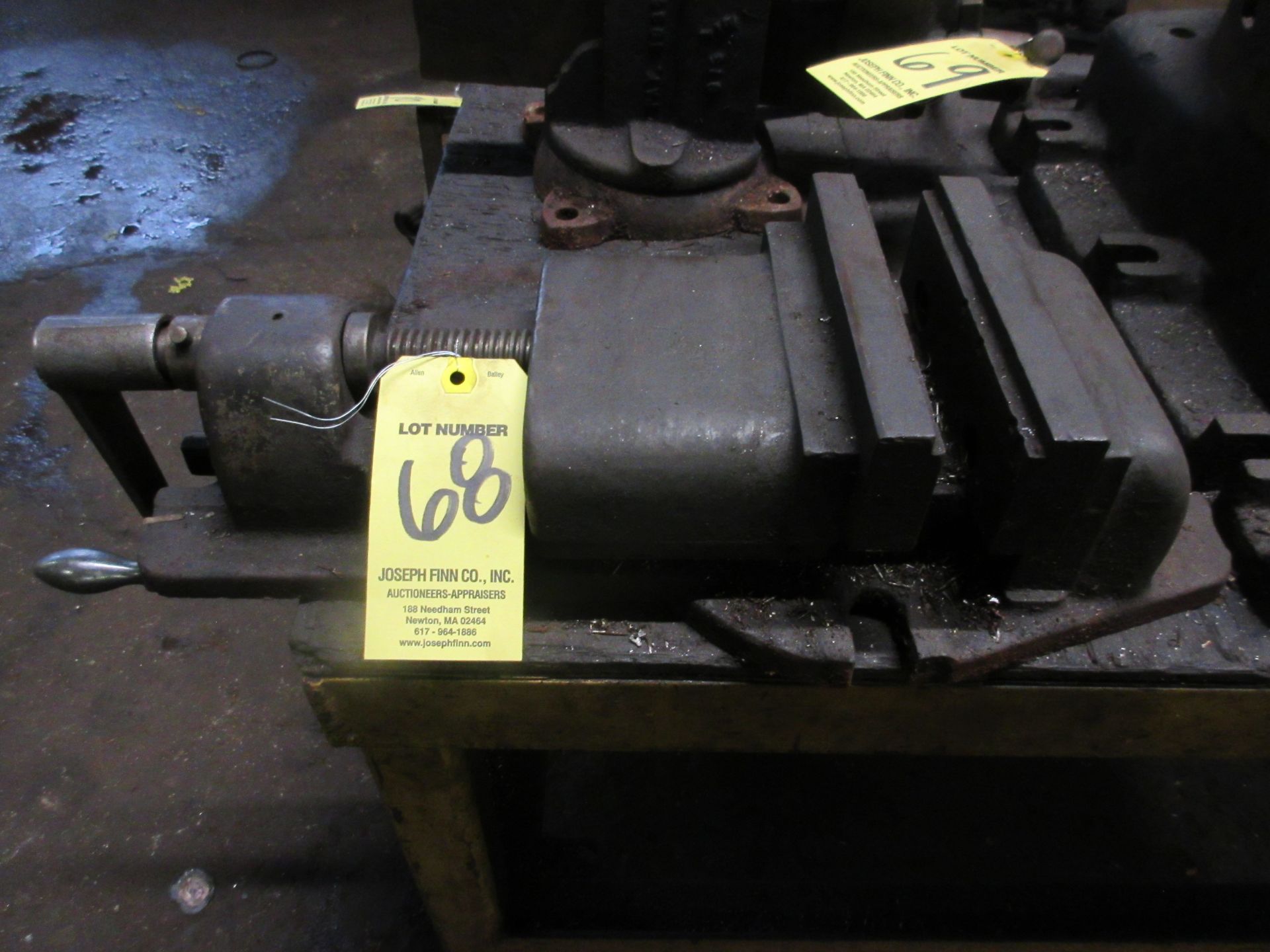 (1) 7" Shop Vise