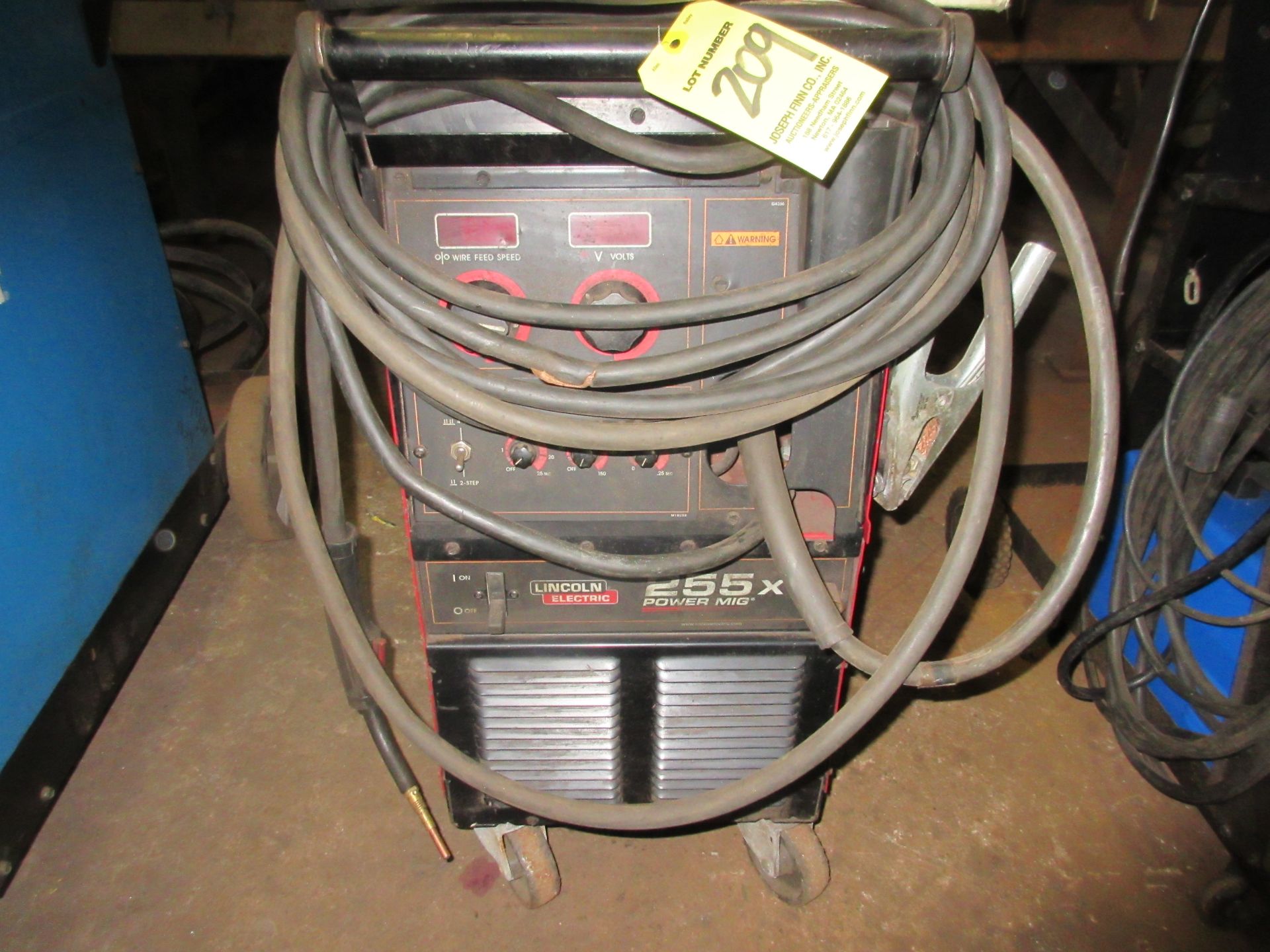 (1) Lincoln 255XT Power Mig Welder