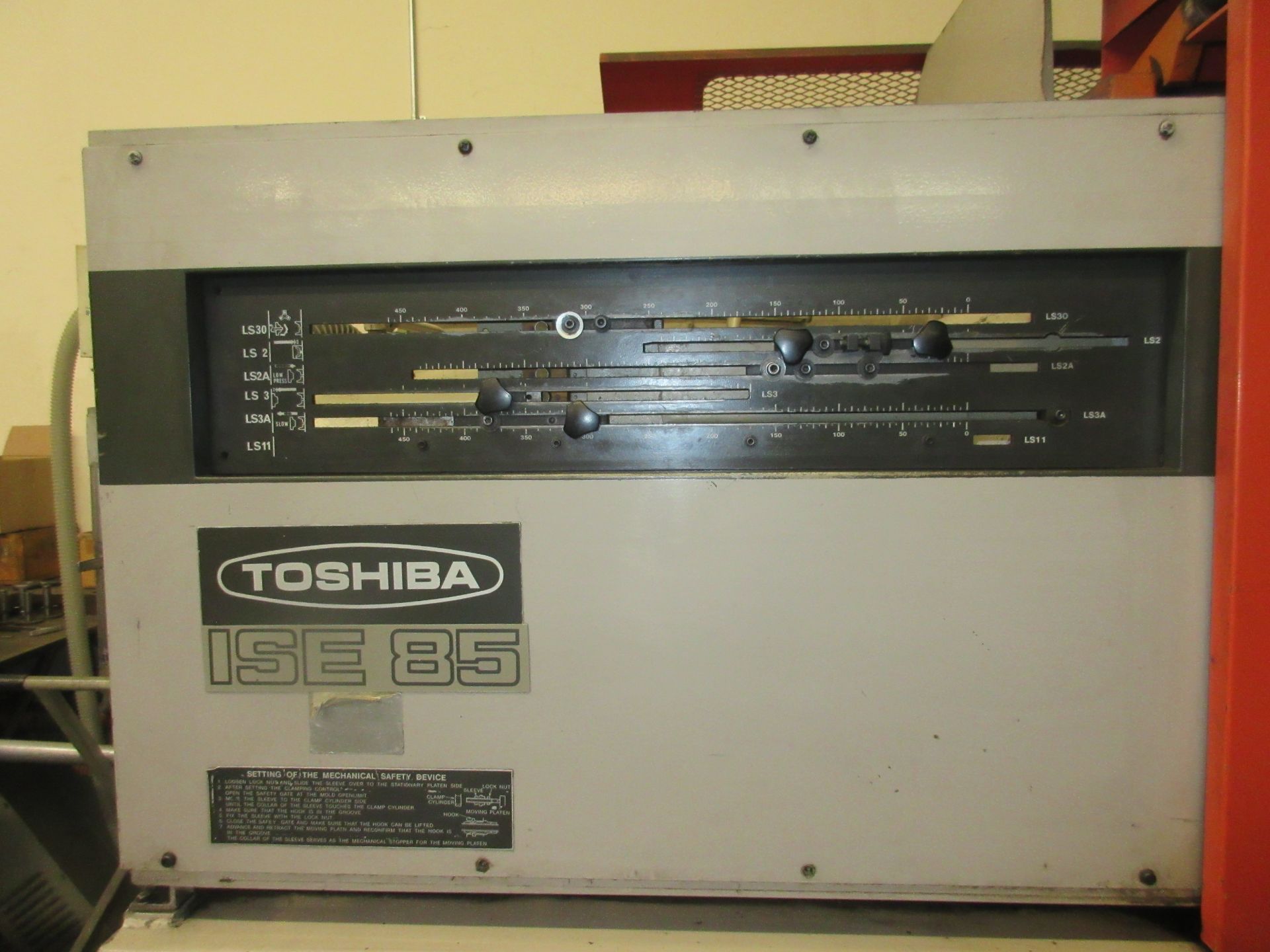 (1) Toshiba ISE85-2B Hydraulic Injection Molder s/n 651806 - Image 3 of 7