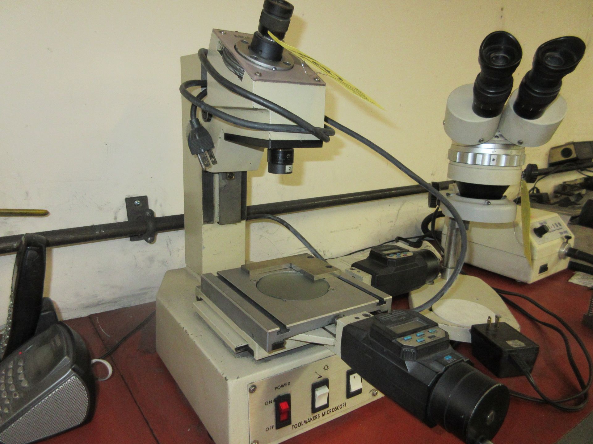 (1) Mitutoyo Tool Makers Microscope