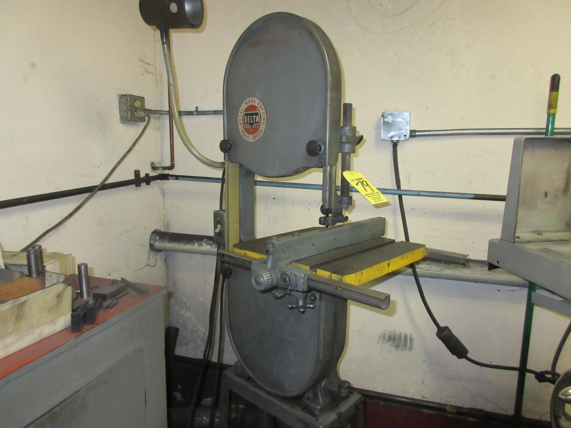 (1) Delta 14" Vertical Band Saw