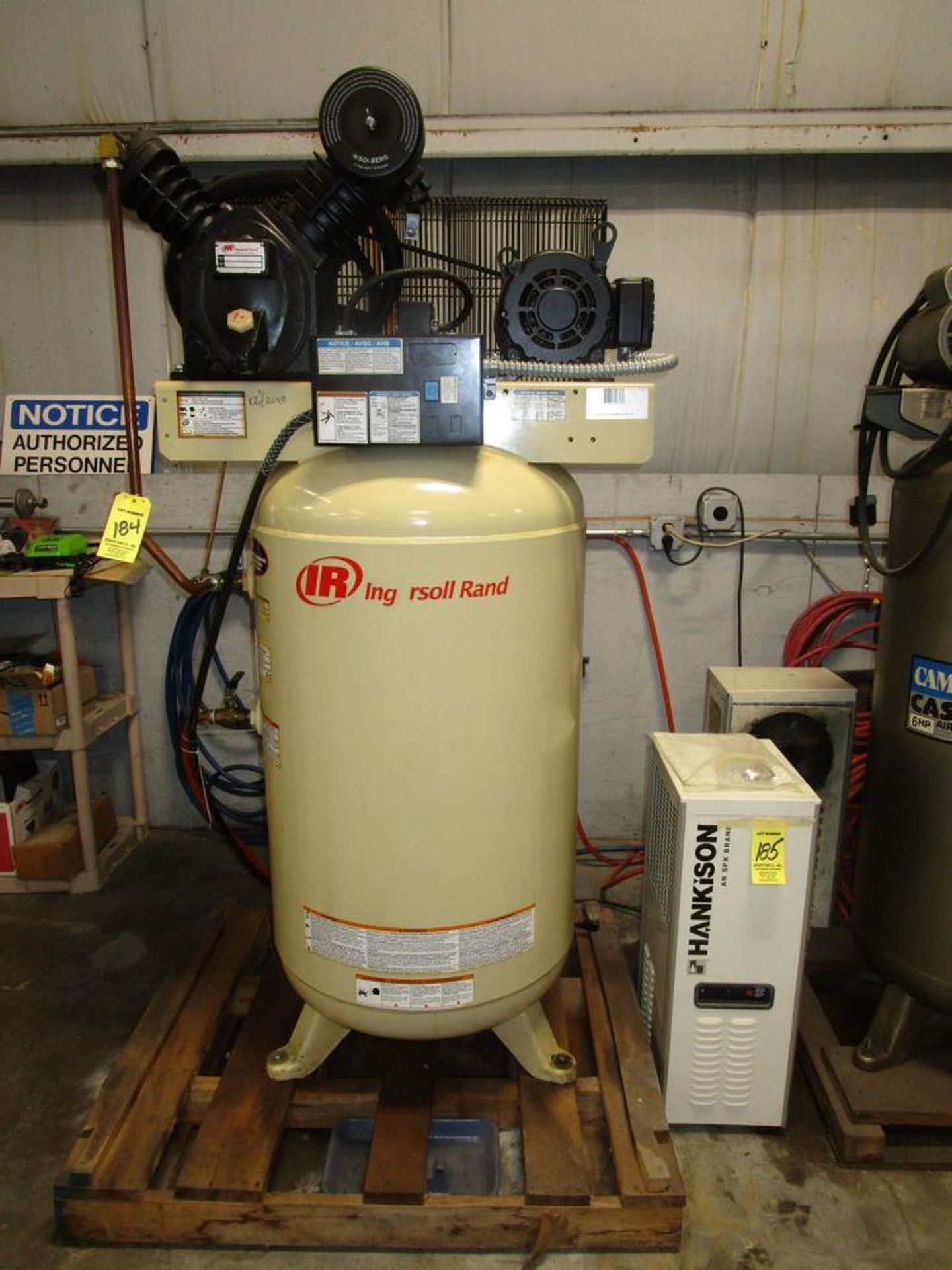 (1) Ingersoll Rand Mod 2475 5.5/7.5 Vert. Tank Mounted Air Compressor