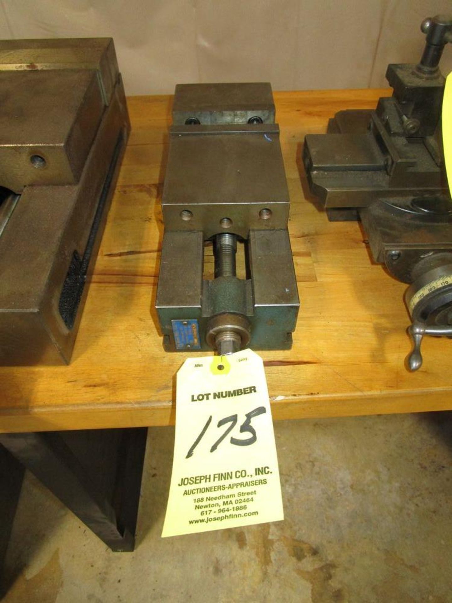 (1) Kurt 4" Vise (No Handle)