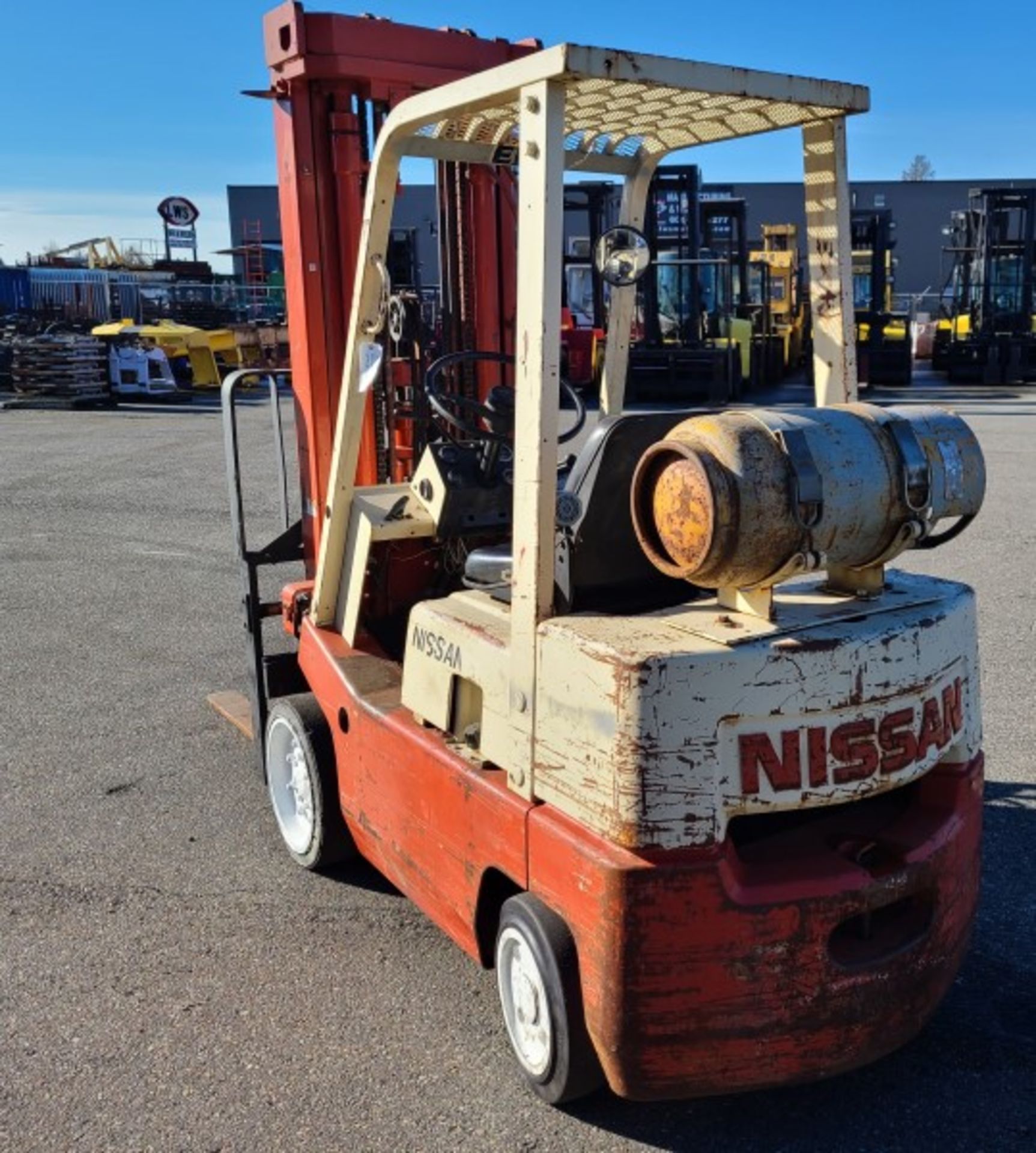 Nissan Mod. CPF02A25V, 5000 lb. cap., 218" lift, side shift, propane, cushion rubber, 3407 hrs., - Image 3 of 11