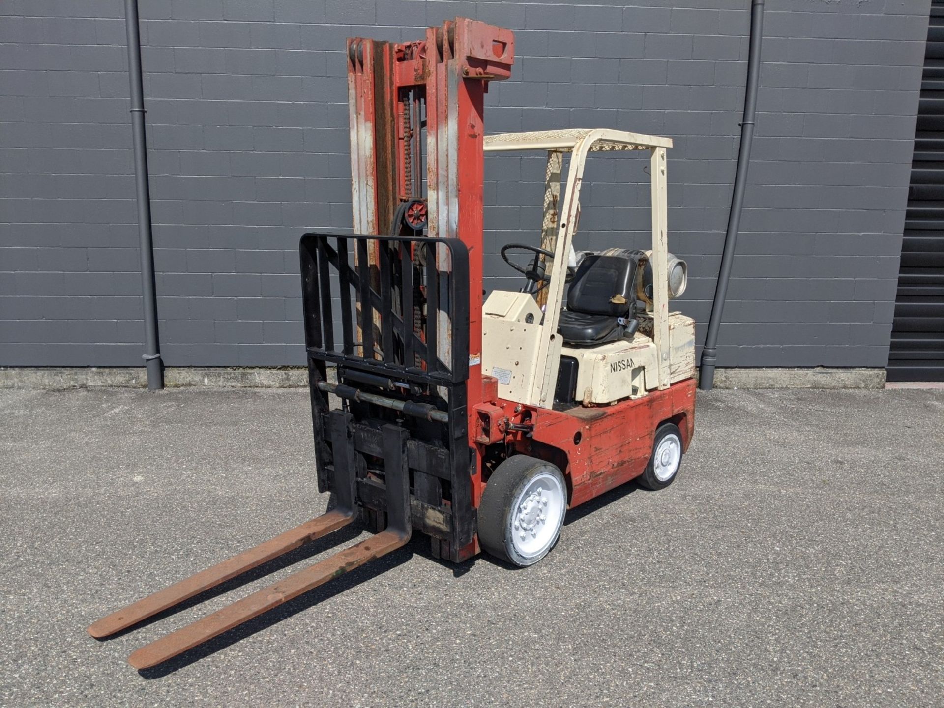 Nissan Mod. CPF02A25V, 5000 lb. cap., 218" lift, side shift, propane, cushion rubber, 3407 hrs., - Image 10 of 11