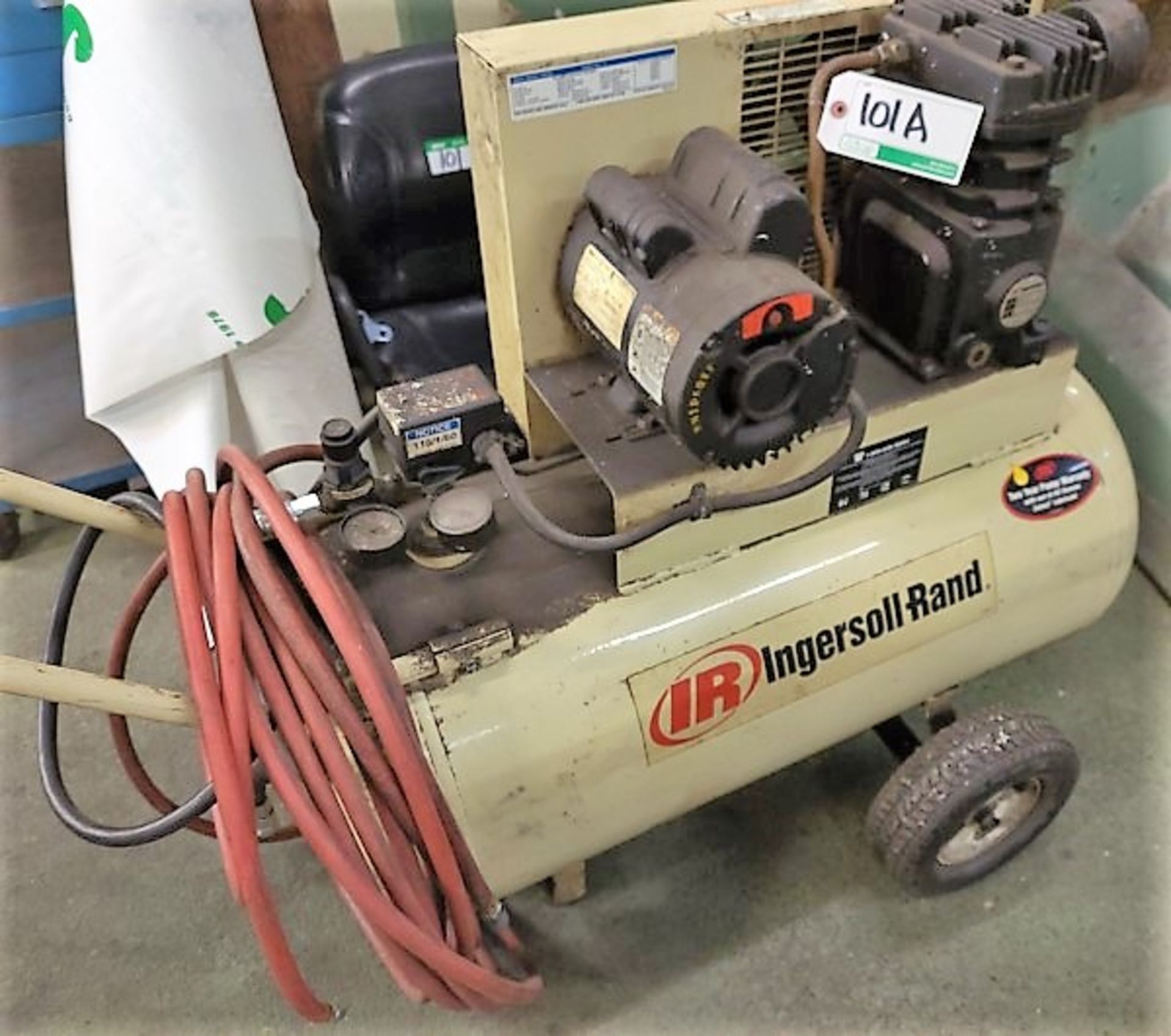 INGERSOL RAND MOD. SS3-E 2HP/1PH PORTABLE COMPRESSOR