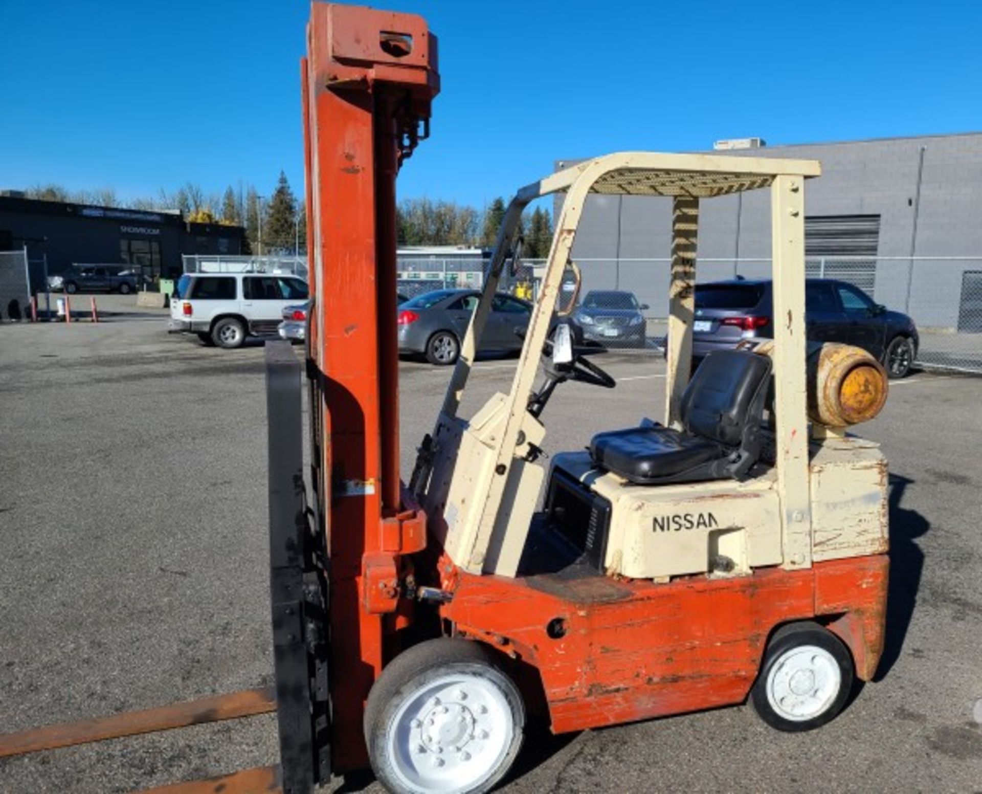 Nissan Mod. CPF02A25V, 5000 lb. cap., 218" lift, side shift, propane, cushion rubber, 3407 hrs.,