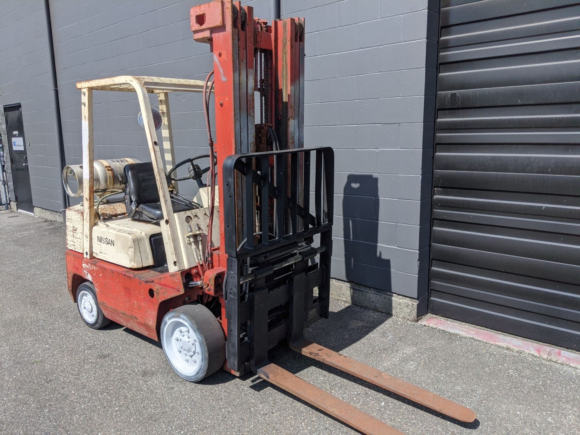 Nissan Mod. CPF02A25V, 5000 lb. cap., 218" lift, side shift, propane, cushion rubber, 3407 hrs., - Image 11 of 11