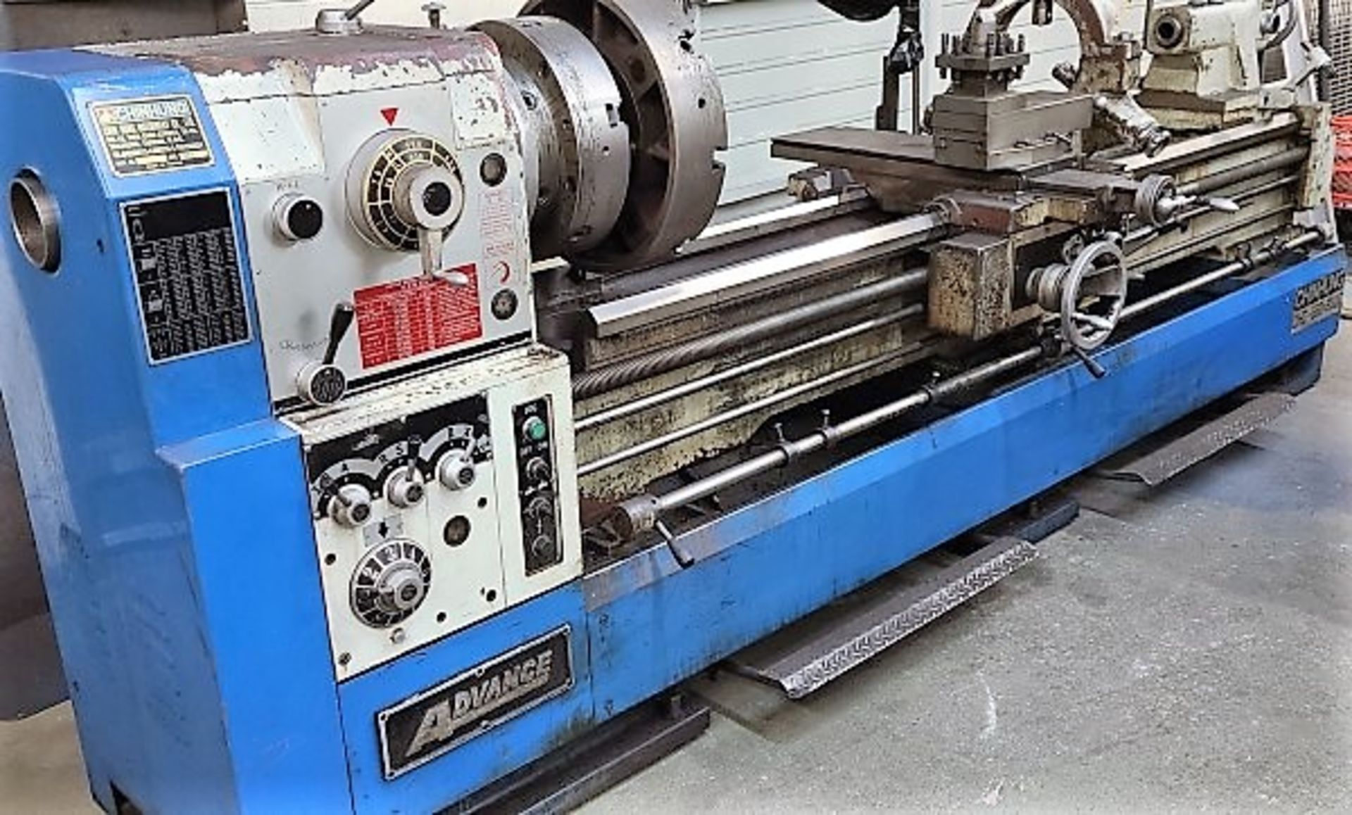 LATHE - CHINHUNG ADVANCE MOD. CHD-560 X 2300 (22 X 90), 3 AND 4 JAW CHUCKS, STEADY REST, DRO, - Image 2 of 10