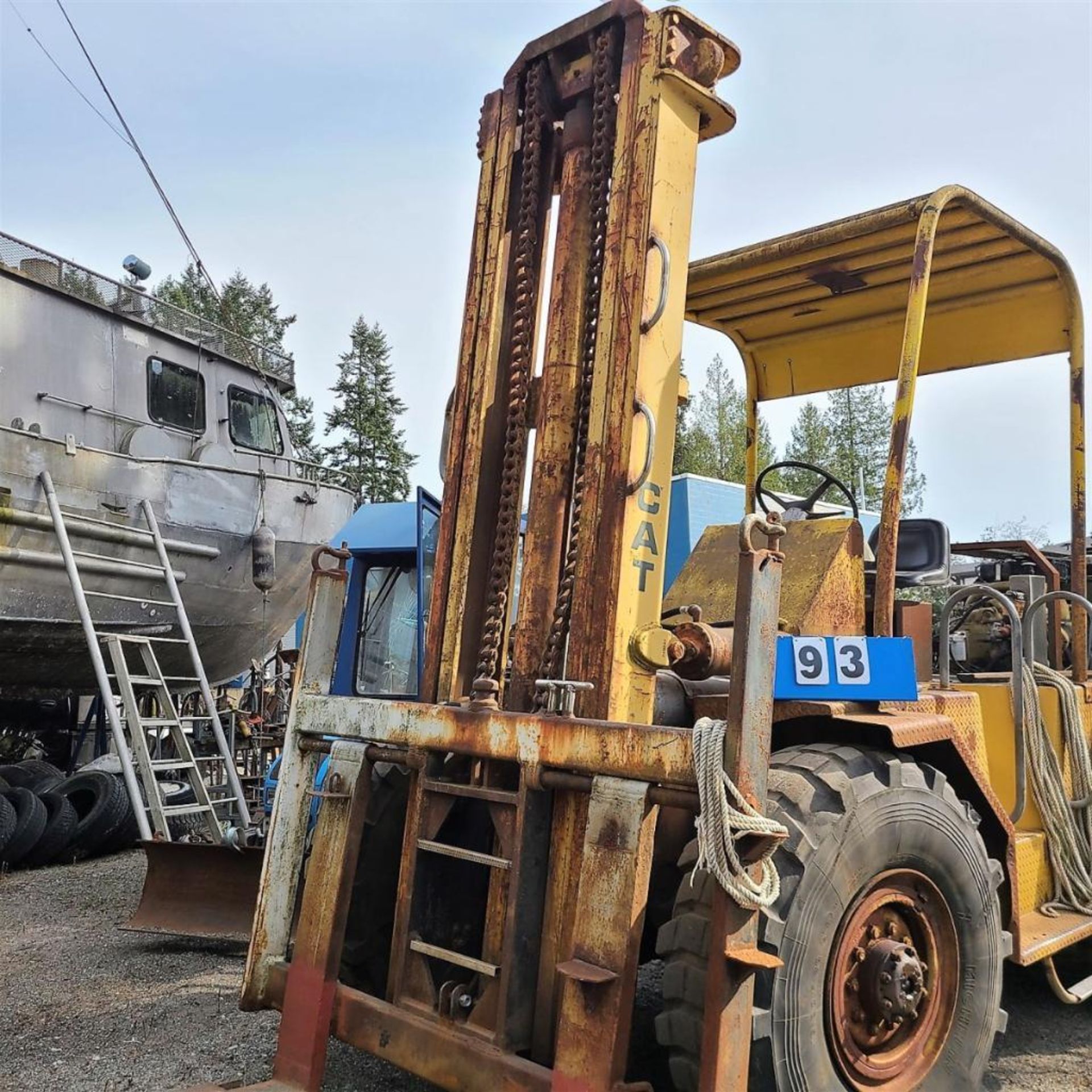 FORKLIFT - ACME 10 TON, 4X4, 466 IHC DIESEL, ARTICULATED (NO REMOVAL BEFORE MAY 4, 2021) - Image 2 of 10