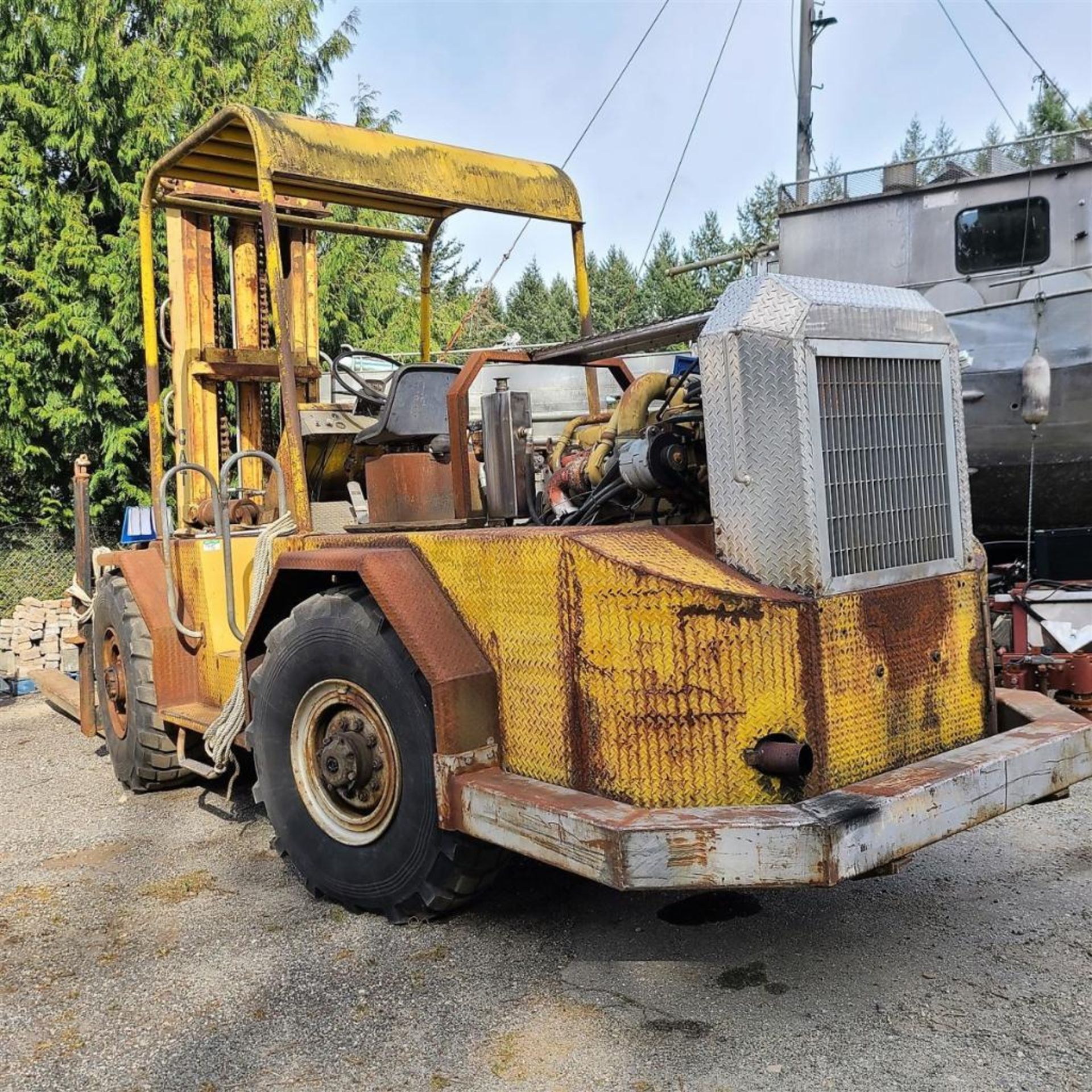 FORKLIFT - ACME 10 TON, 4X4, 466 IHC DIESEL, ARTICULATED (NO REMOVAL BEFORE MAY 4, 2021) - Image 3 of 10