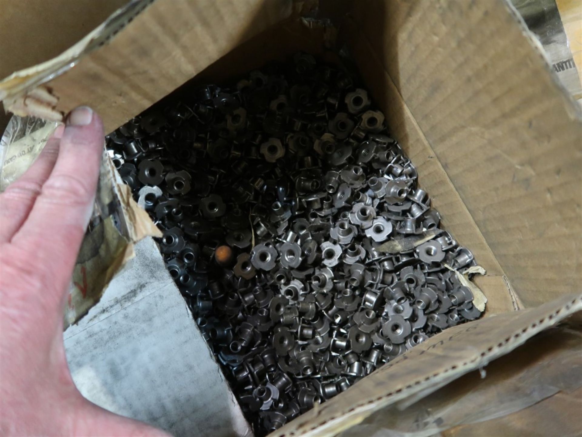 PALLET OF ASSORTED RIVETS AND THREADED INSERTS - Image 3 of 3