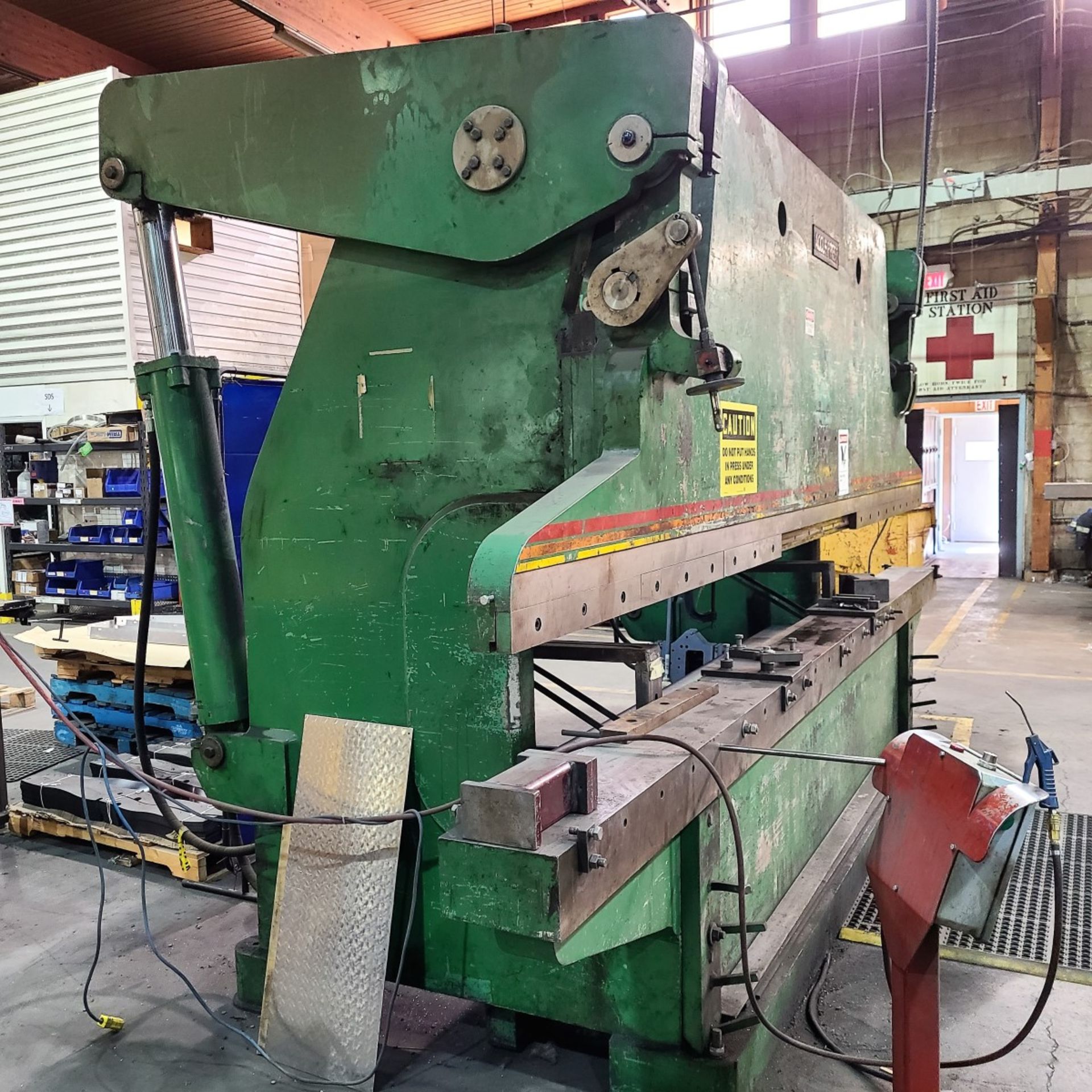 PRESS BRAKE – ACCURPRESS 250T X 16’ (2’ HORNS) MOD. 725012, 240V/3PH, NEW TOP FRONT BEARINGS ON - Image 3 of 12