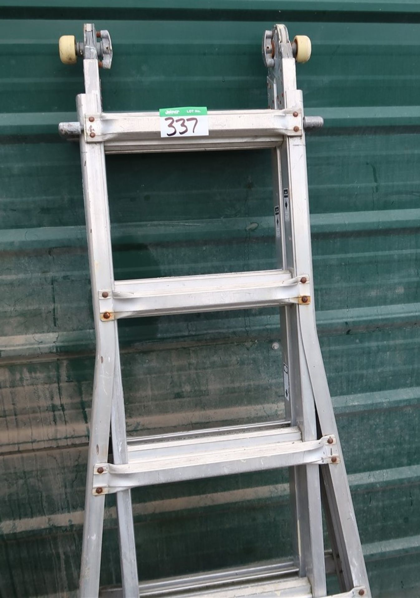 ALUMINUM STEP/EXTENSION LADDER