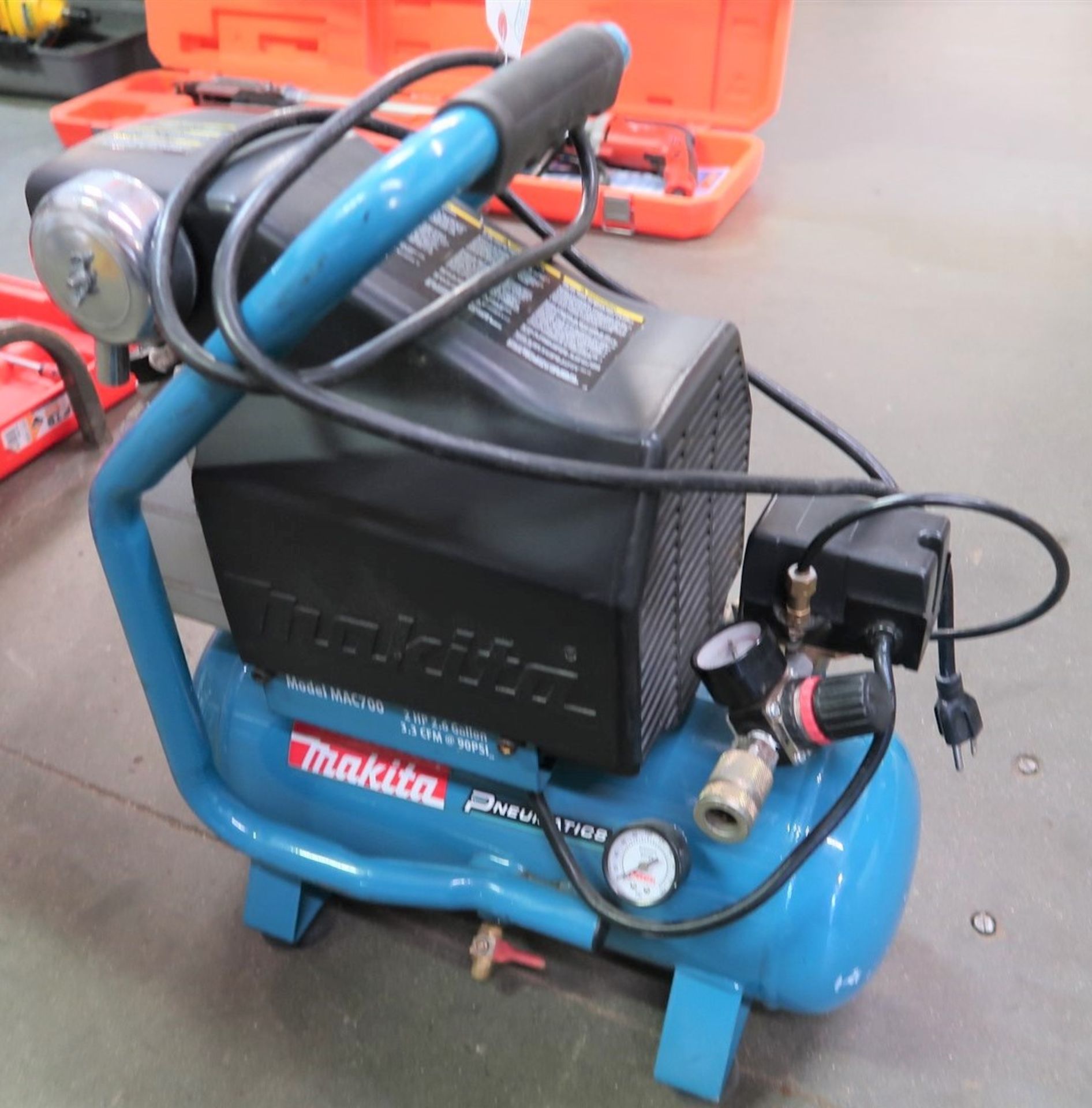 MAKITA PORTABLE ELECTRIC COMPRESSOR, MOD. MAC700, 2 HP - Image 2 of 2