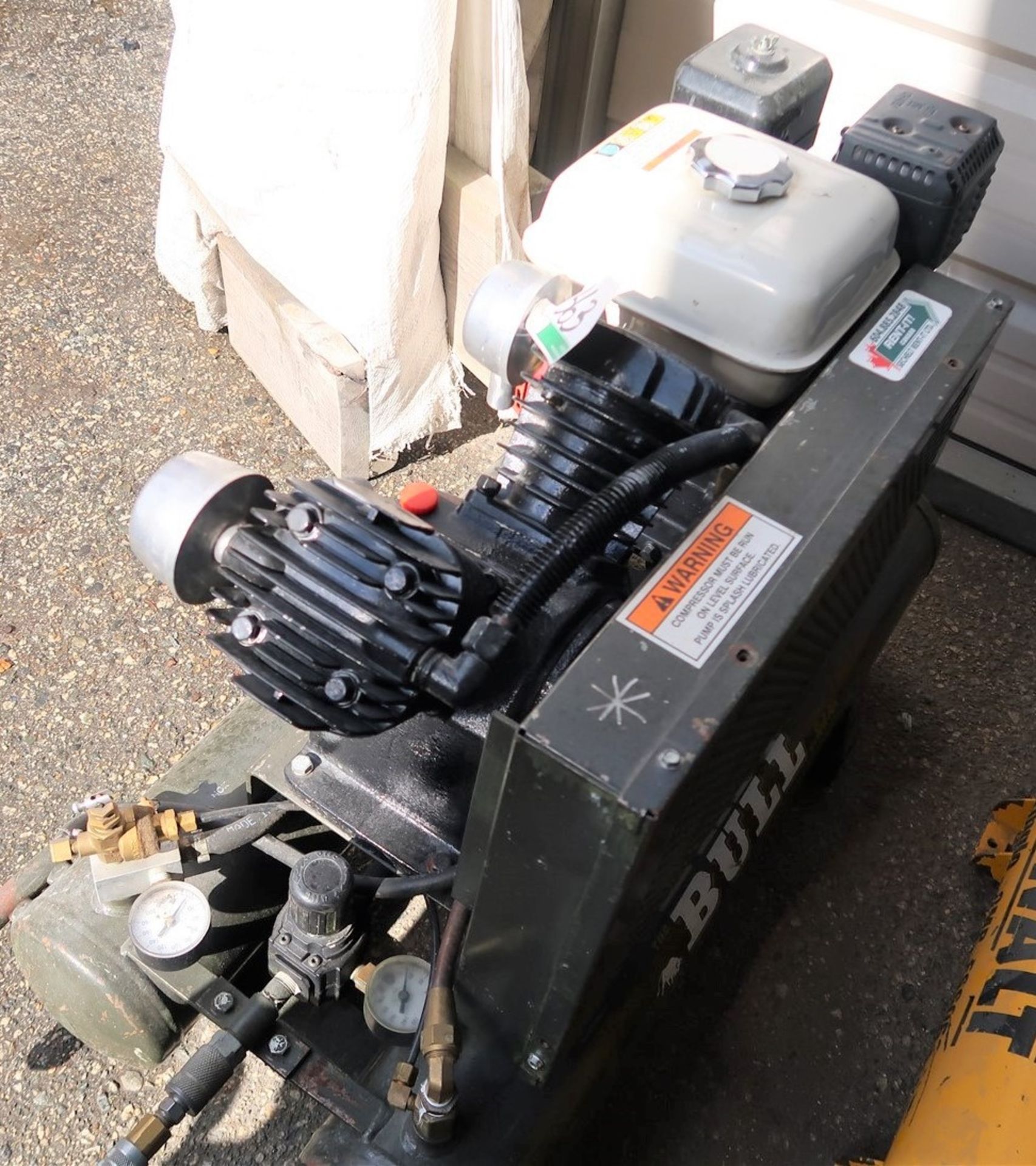 ROL-AIR THE BULL PORTABLE AIR COMPRESSOR, MOD. FCH490H W/HONDA GX160 5.5HP ENGINE - Image 2 of 2