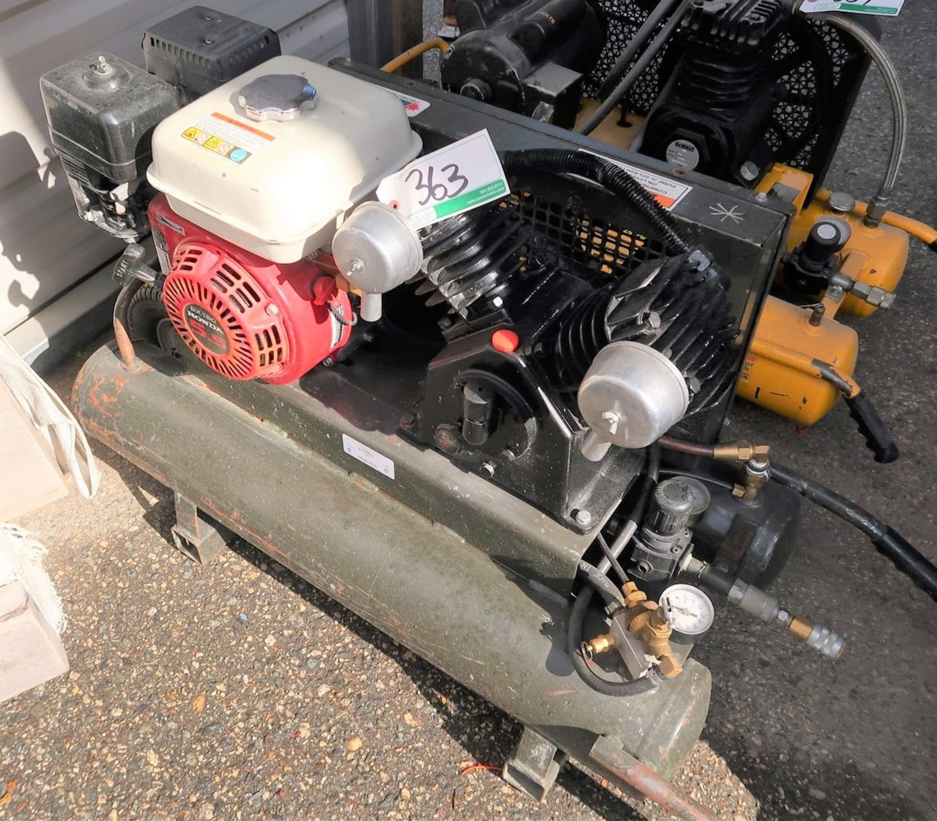 ROL-AIR THE BULL PORTABLE AIR COMPRESSOR, MOD. FCH490H W/HONDA GX160 5.5HP ENGINE