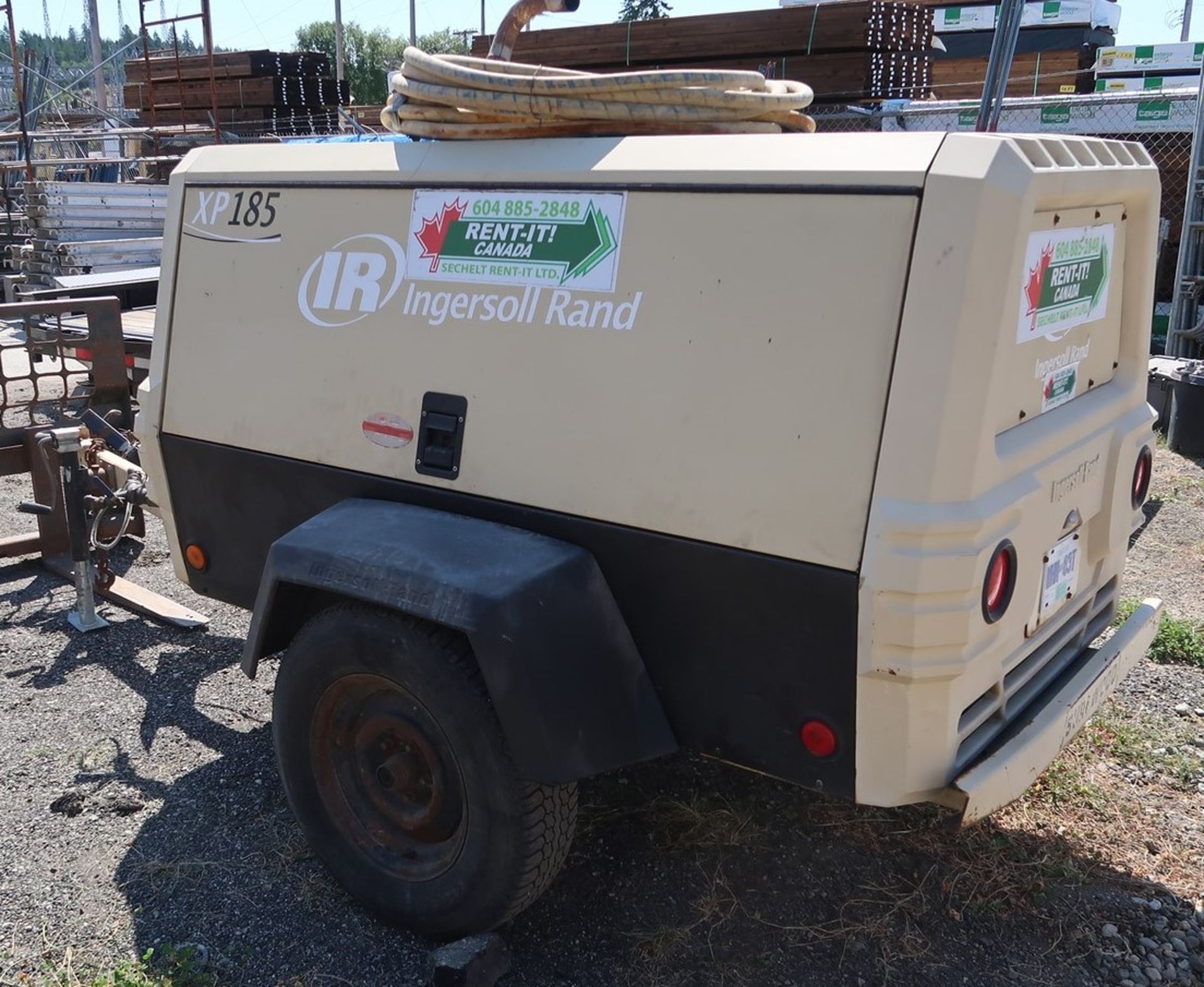 INGERSOLL RAND PORTABLE COMPRESSOR, MOD. XP185, 3711 HOURS - Image 2 of 7