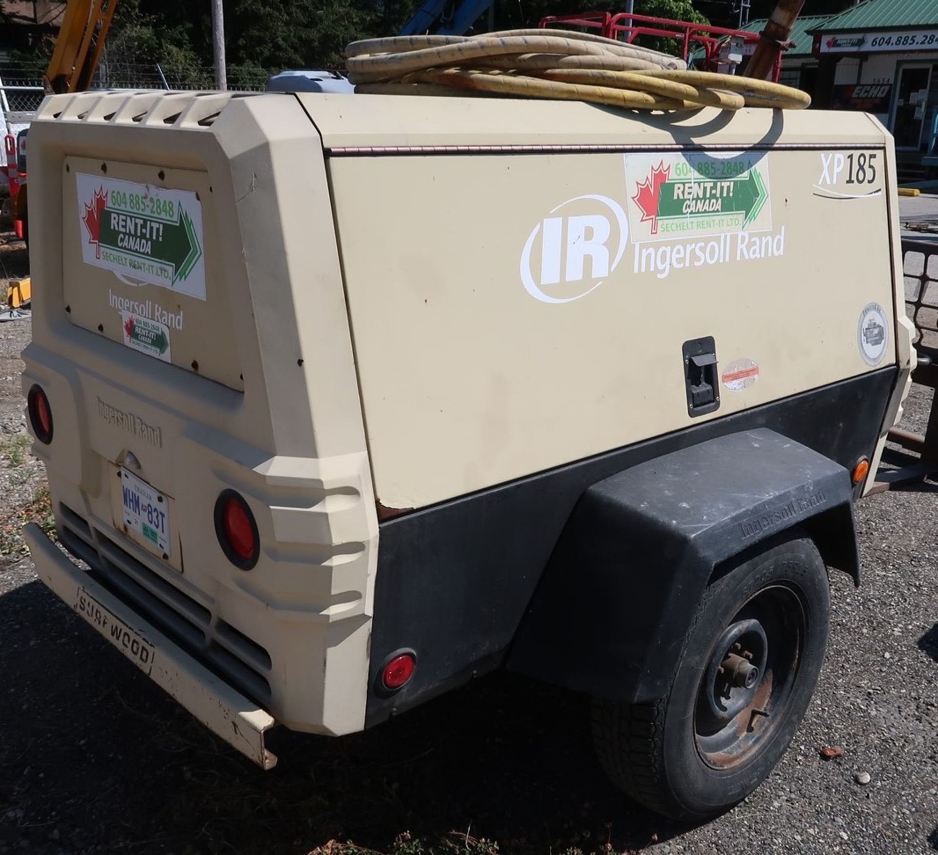 INGERSOLL RAND PORTABLE COMPRESSOR, MOD. XP185, 3711 HOURS - Image 3 of 7