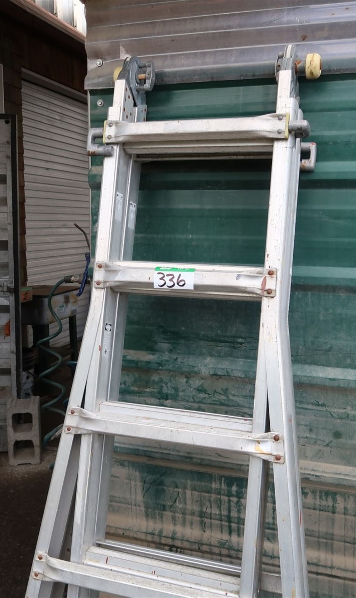 ALUMINUM STEP/EXTENSION LADDER