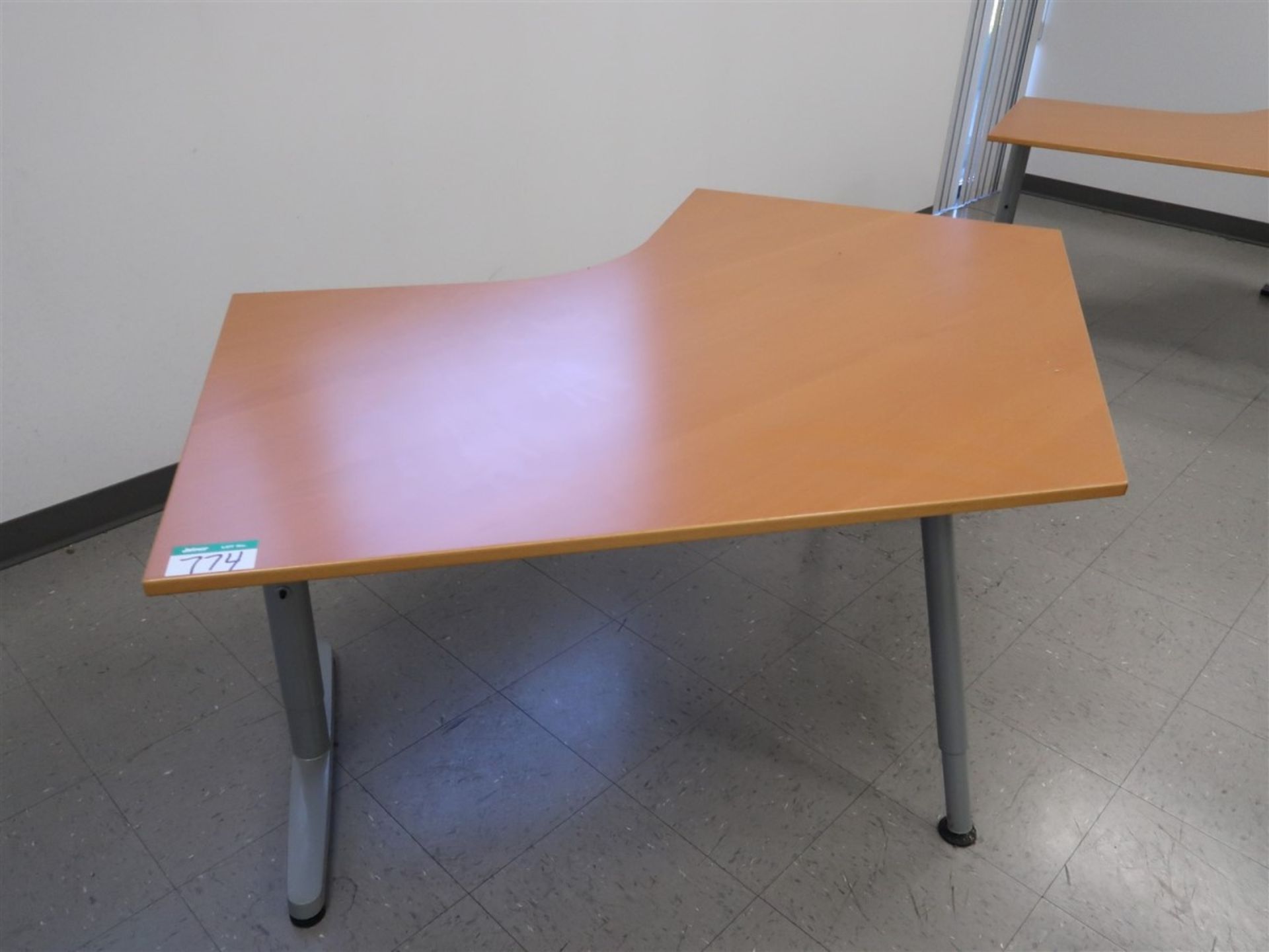 ANGLE SHAPE OFFICE TABLE