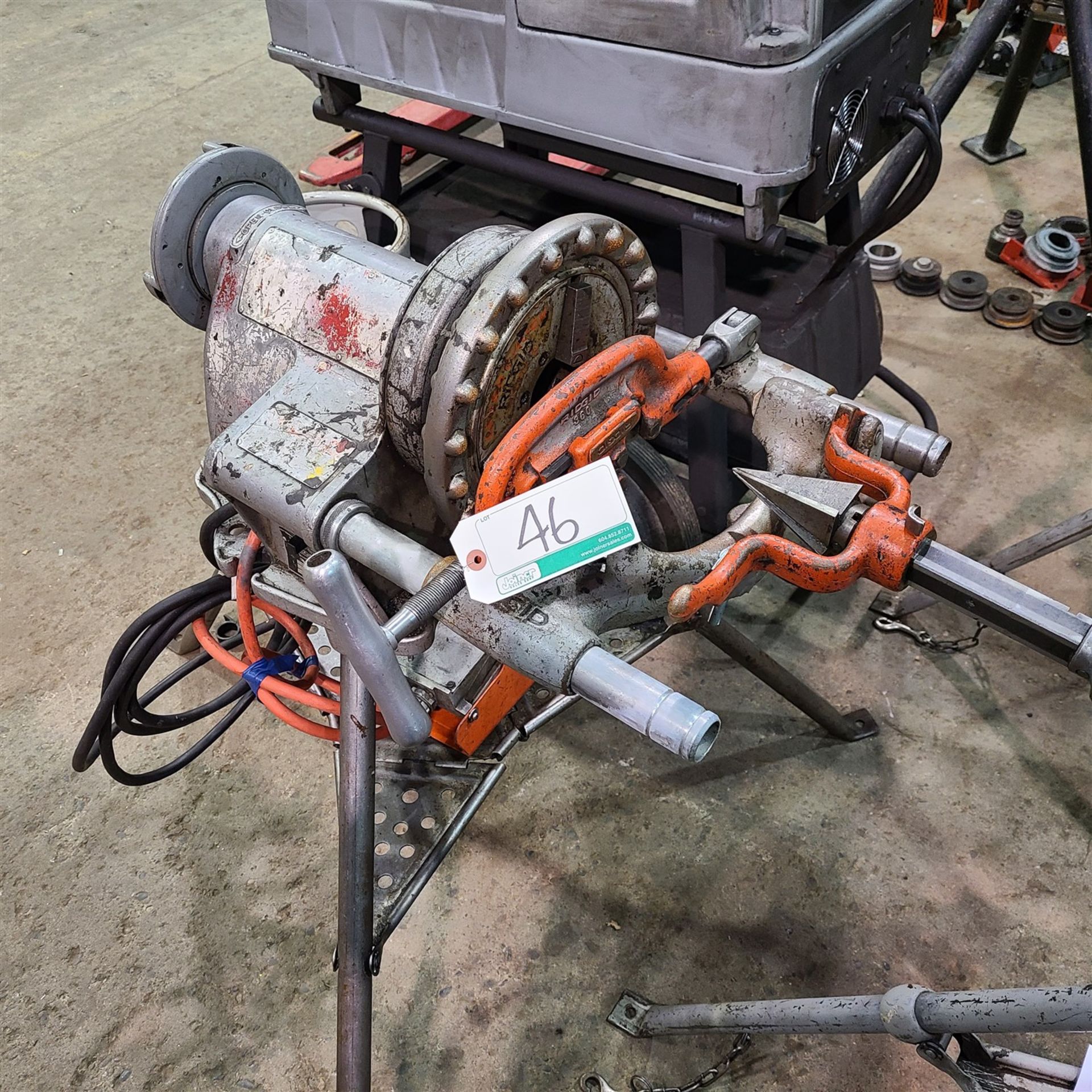 RIDGID 300 PIPE THREADER W/TRI STAND