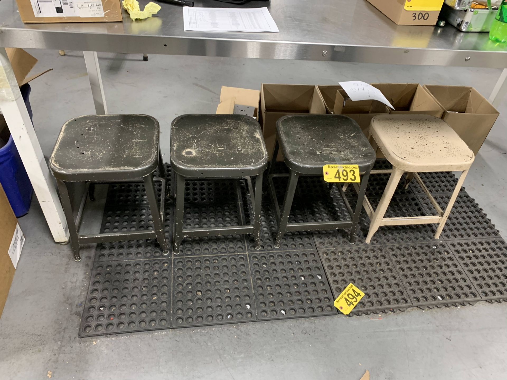 LOT: 4-METAL STOOLS