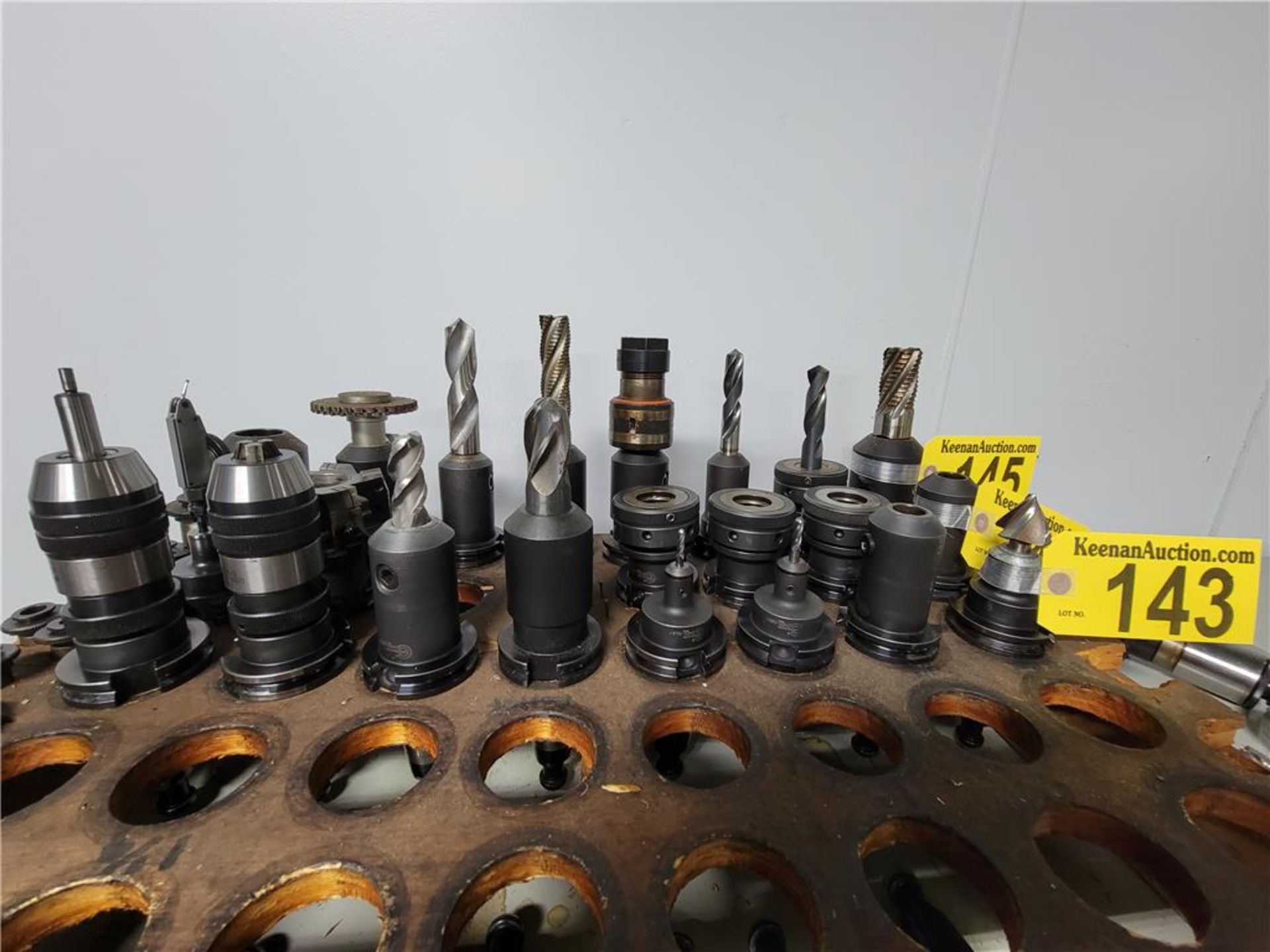 (8) CAT 40 TOOL HOLDERS & TOOLING