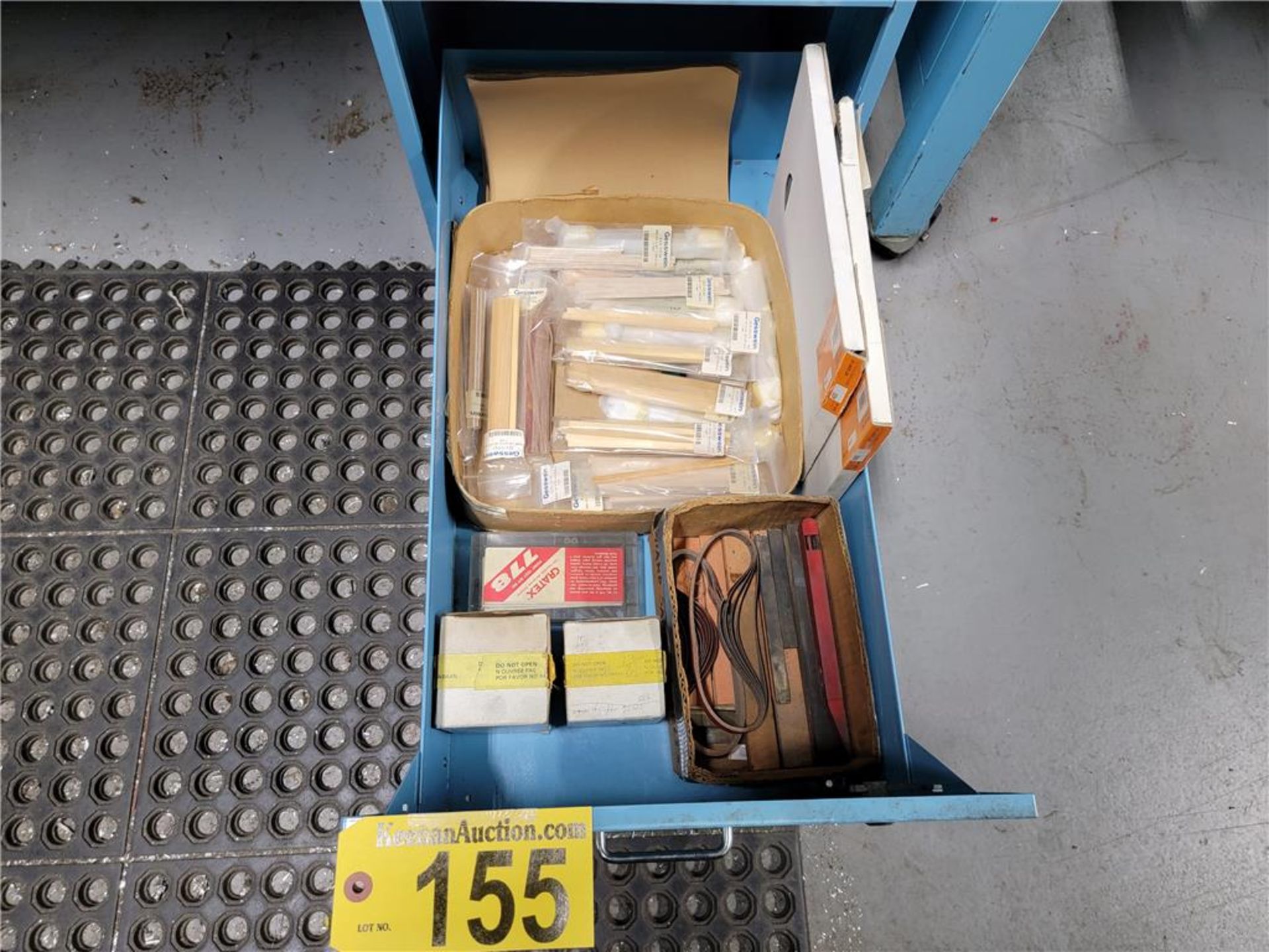 LOT: ABRASIVES, STONES, POLISHING STICKS, 400 & 600 GRIT SAND PAPER