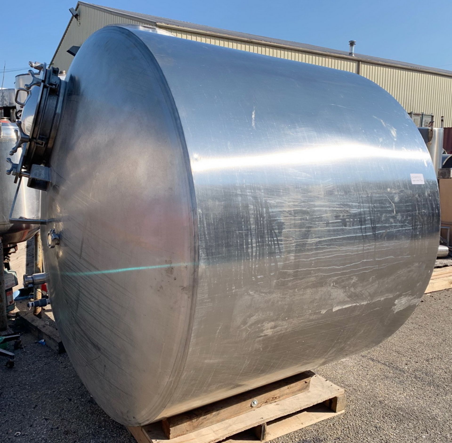 Lee 1000 gallon Stainless Steel Vertical Tank