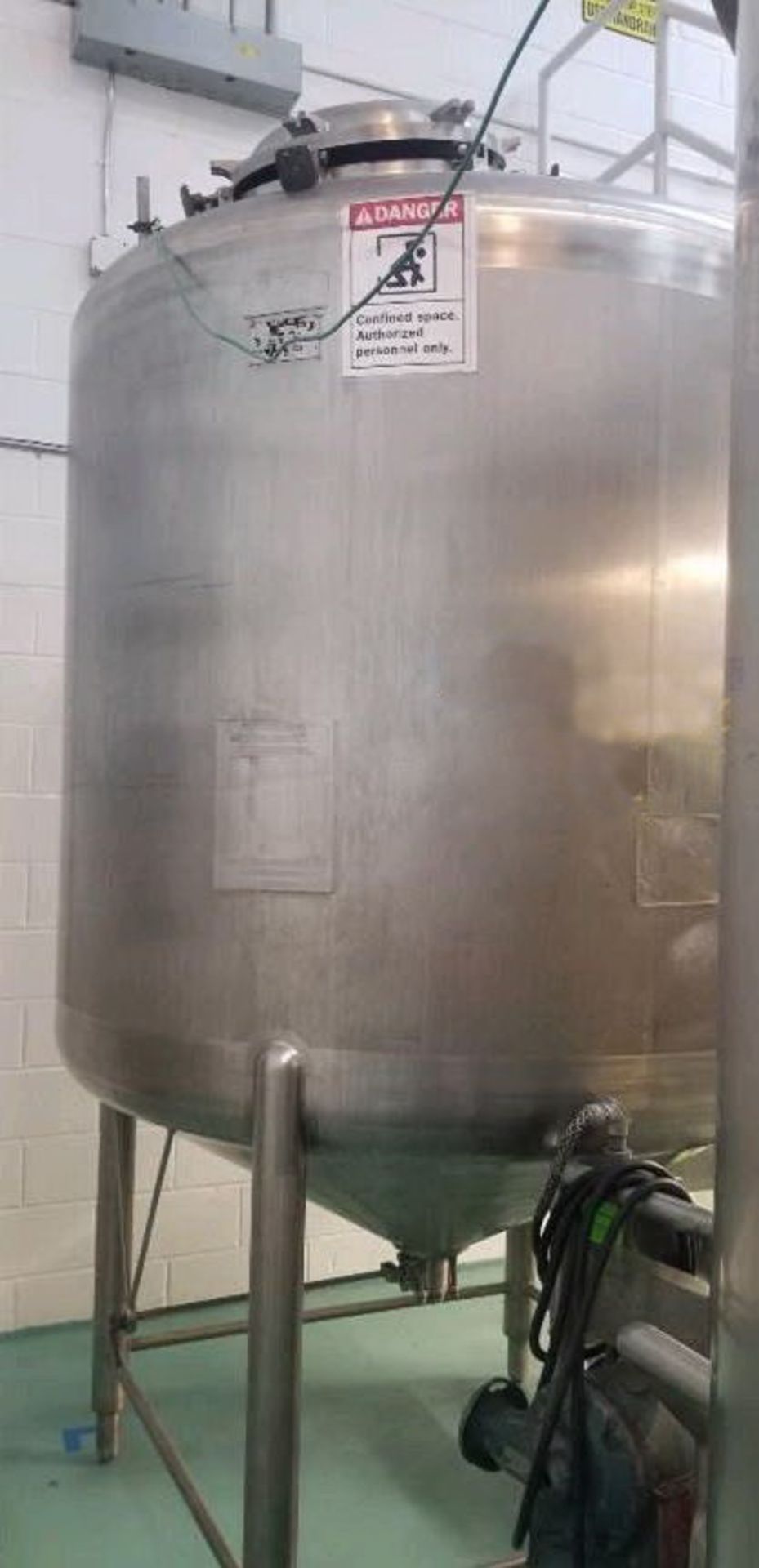 1,000 gallon Stainless Steel Single Wall Tank