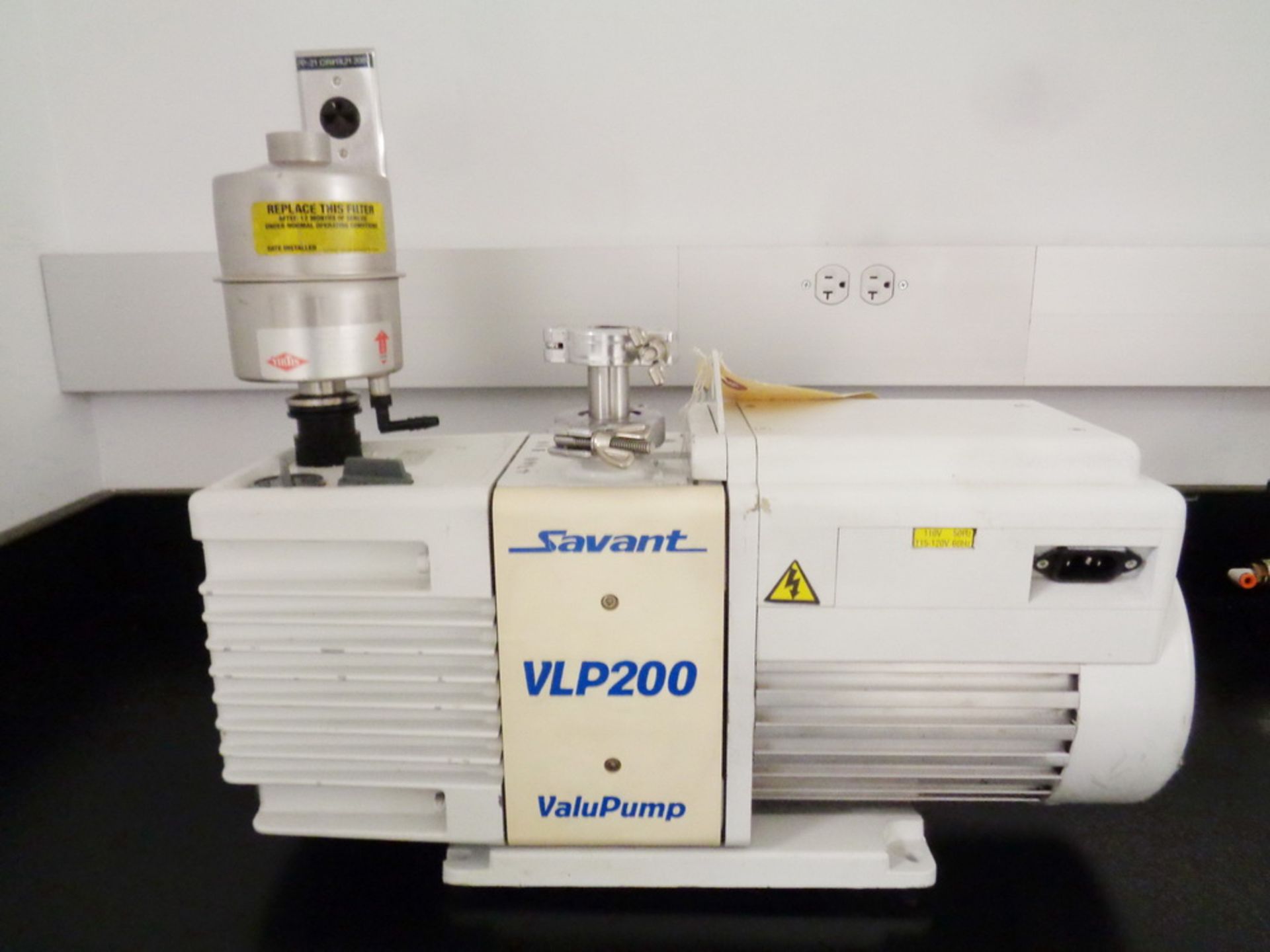 Savant (Edwards) VLP200 3/4 HP Rotary Vane Dual Stage Vacuum Pump