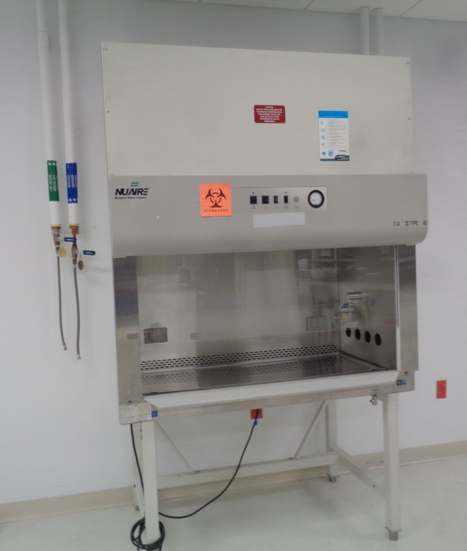 NuAire Biological Safety Cabinet, Class II A2, Model NU-S425-400, Series SP