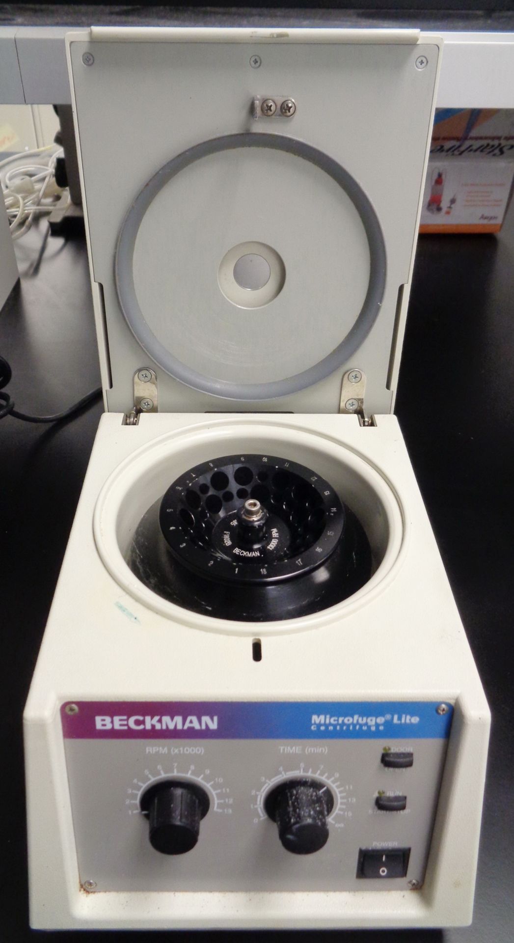 Beckman Microfuge Lite Centrifuge, S/N MLA-99D43 - Image 2 of 3