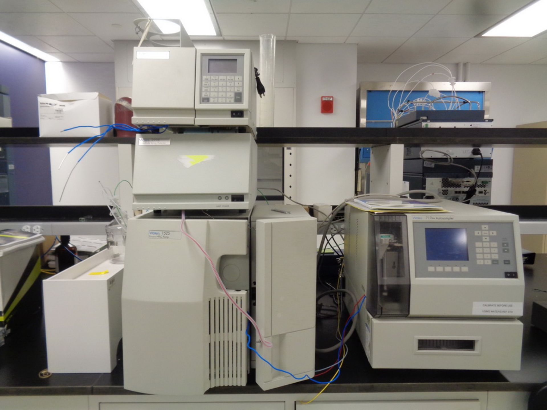 Waters HPLC System w/ 717 plus Autosampler, Refractive Detector, Photodiode Array Detector