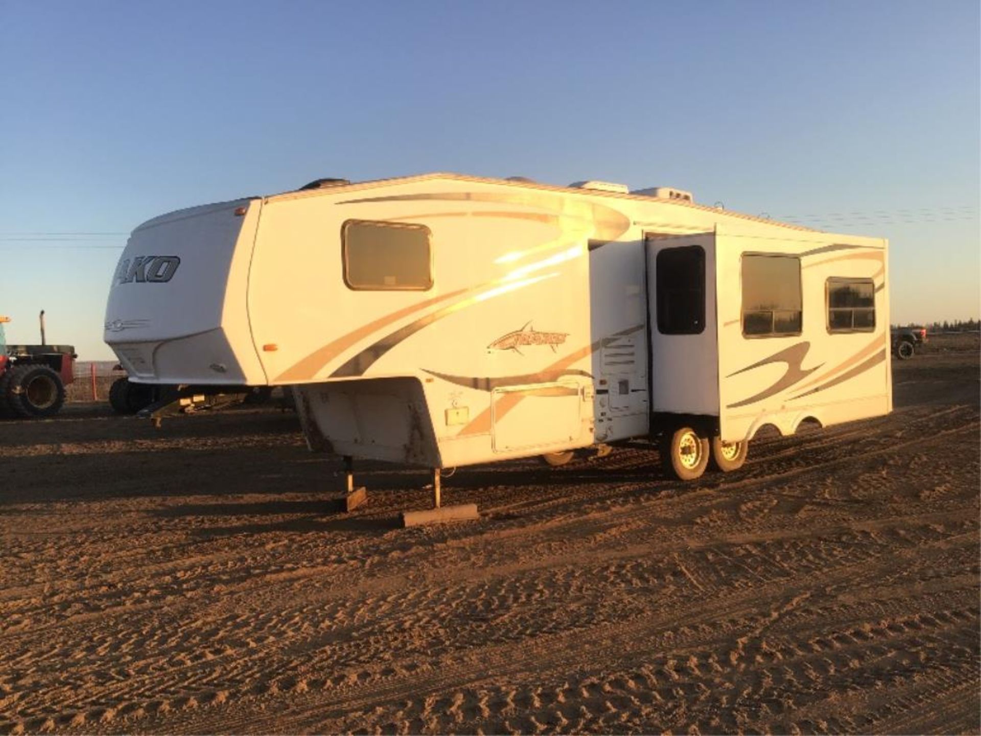 159 2010 Mako 29RLFW Gulf Stream 5th Wheel Holiday Trailer VIN 1NL1MFM20A1073513 Large Slide, - Image 22 of 22