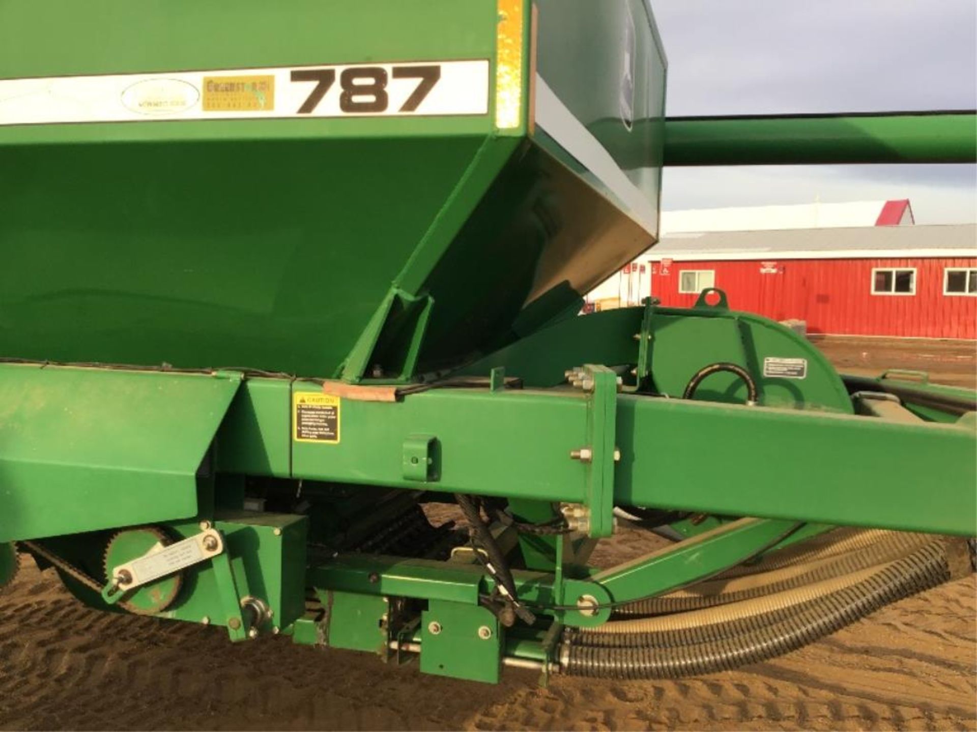 29 1997 John Deere 737 40Ft Air Drill & 787 2-Comp Tow-Behind Tank Floating Hitch, 7.5in Spacing, - Image 9 of 33