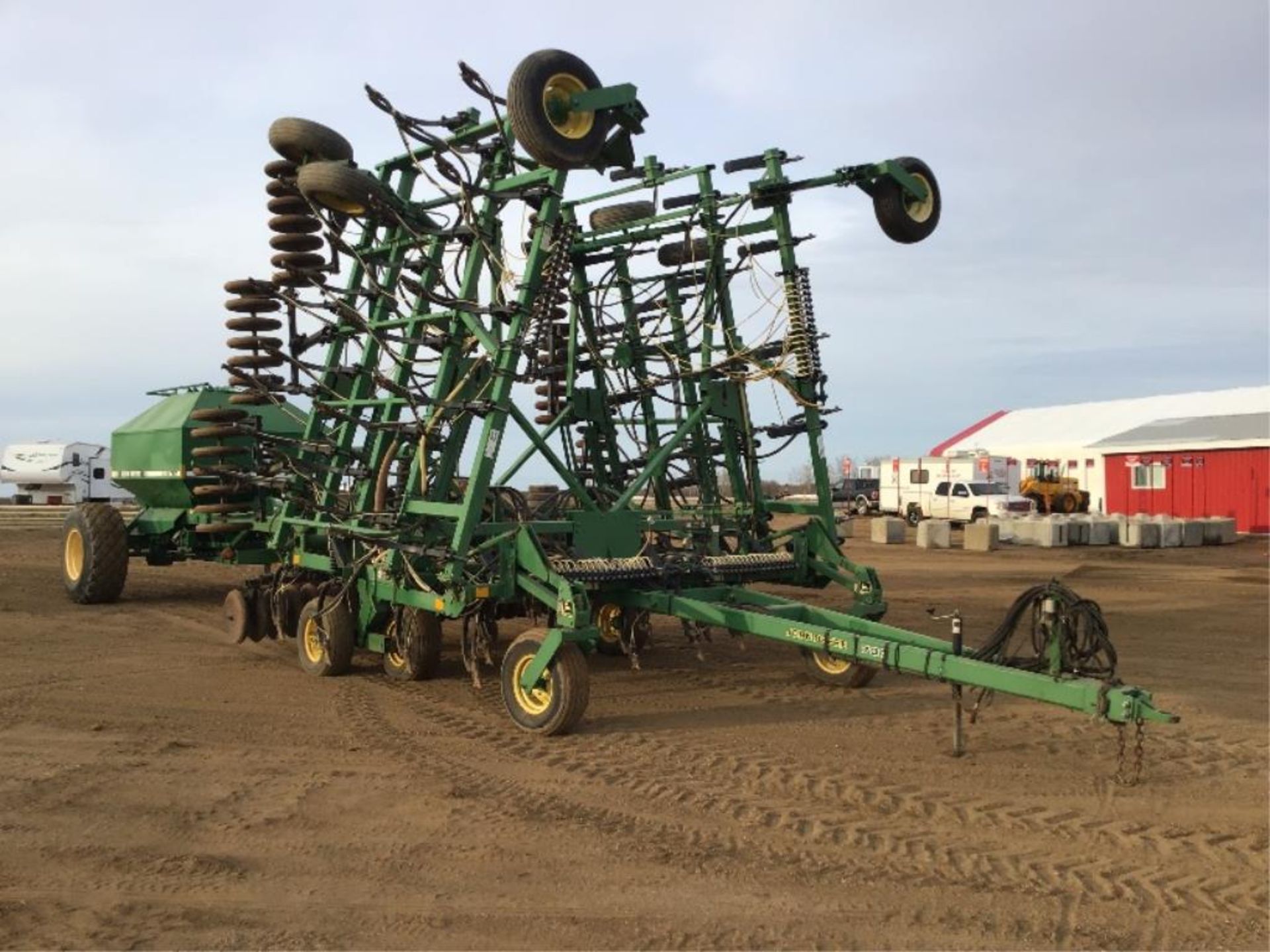 29 1997 John Deere 737 40Ft Air Drill & 787 2-Comp Tow-Behind Tank Floating Hitch, 7.5in Spacing,