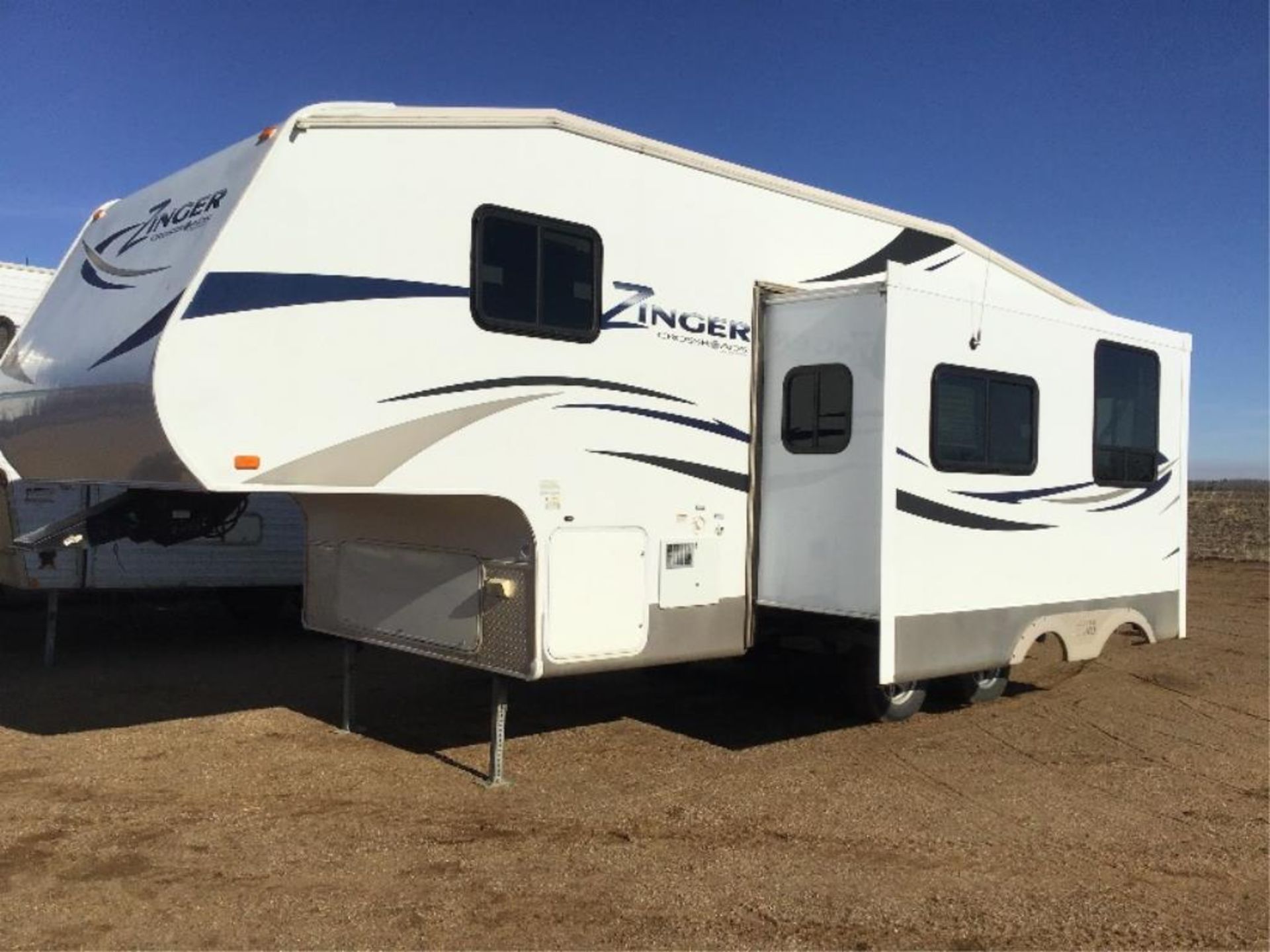 158 2011 Zinger Crossroads ZF-250-BH 5th Wheel Holiday Trailer VIN 4V0FC2520BA013616 Bunk Bed, - Image 4 of 18