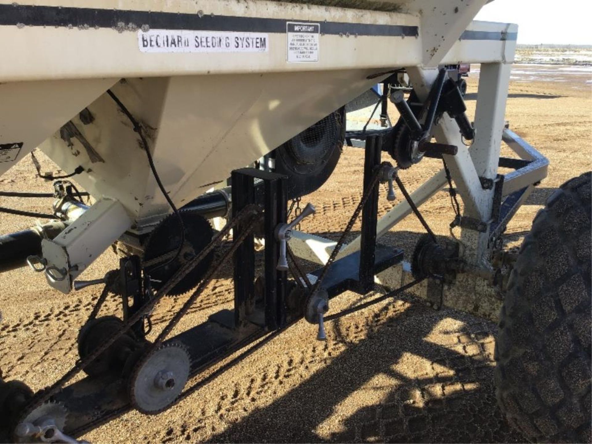 34 2155 Bourgalt Air Cart/Tank Tow-Behind Mechanicale Rear Hitch w/Hydraulics. Monitors & Manuel - Image 7 of 10