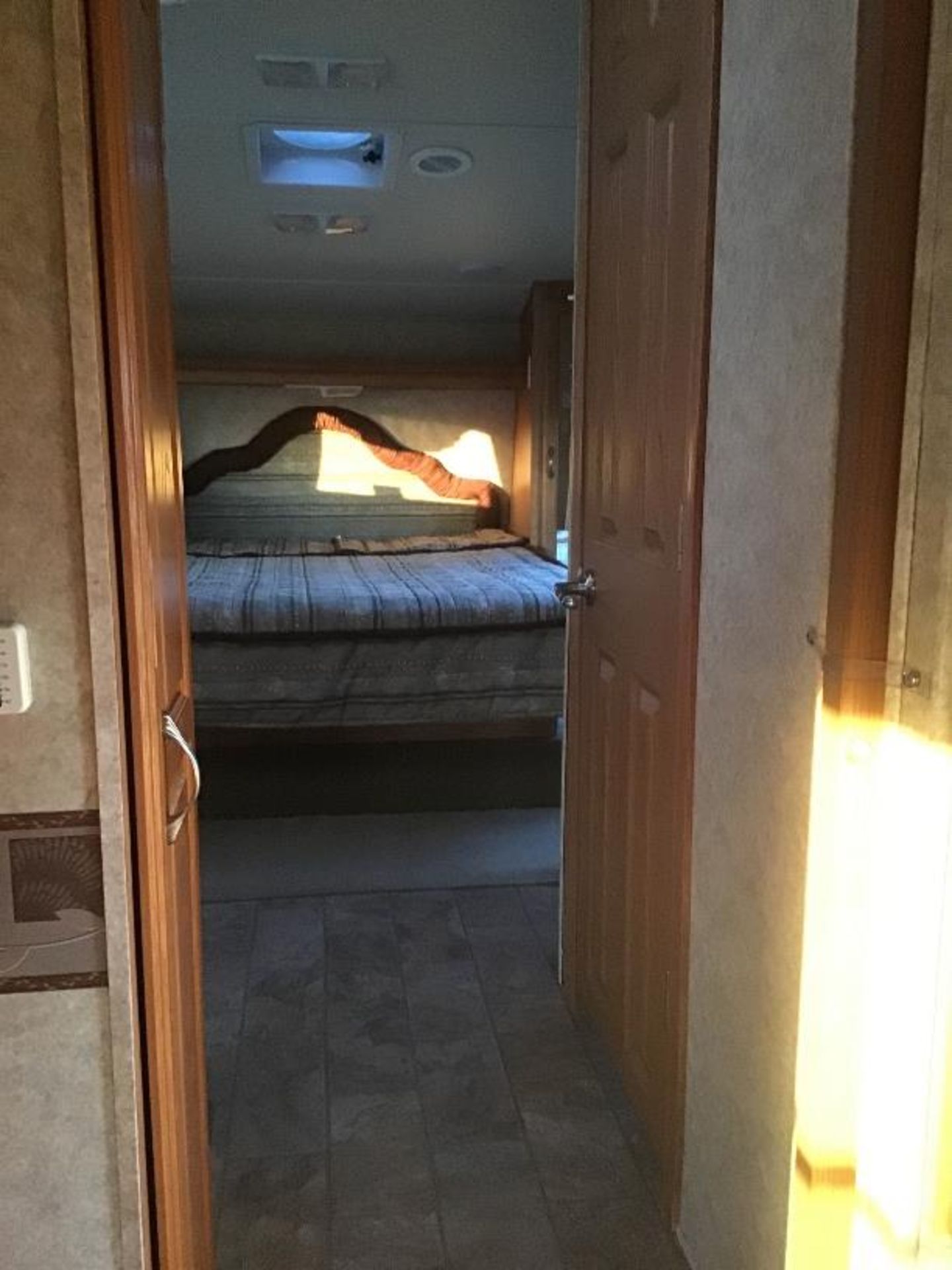 159 2010 Mako 29RLFW Gulf Stream 5th Wheel Holiday Trailer VIN 1NL1MFM20A1073513 Large Slide, - Image 13 of 22