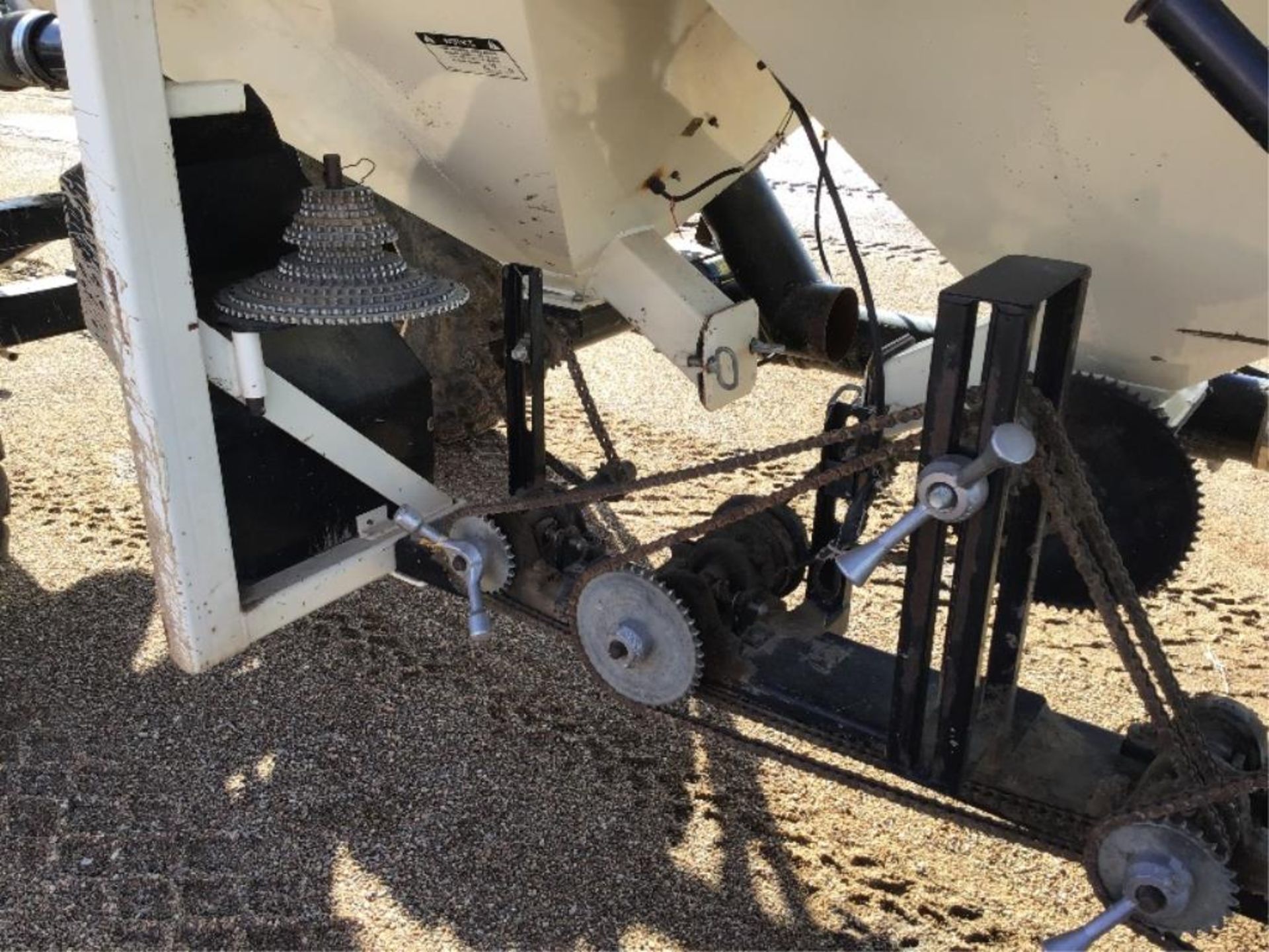 34 2155 Bourgalt Air Cart/Tank Tow-Behind Mechanicale Rear Hitch w/Hydraulics. Monitors & Manuel - Image 8 of 10