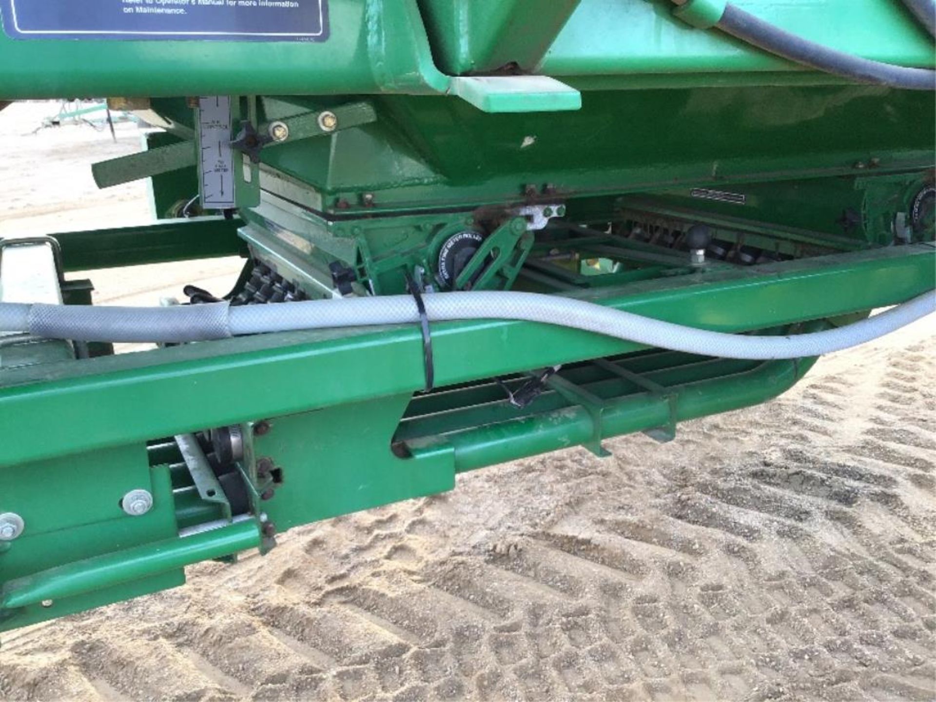 29 1997 John Deere 737 40Ft Air Drill & 787 2-Comp Tow-Behind Tank Floating Hitch, 7.5in Spacing, - Image 20 of 33