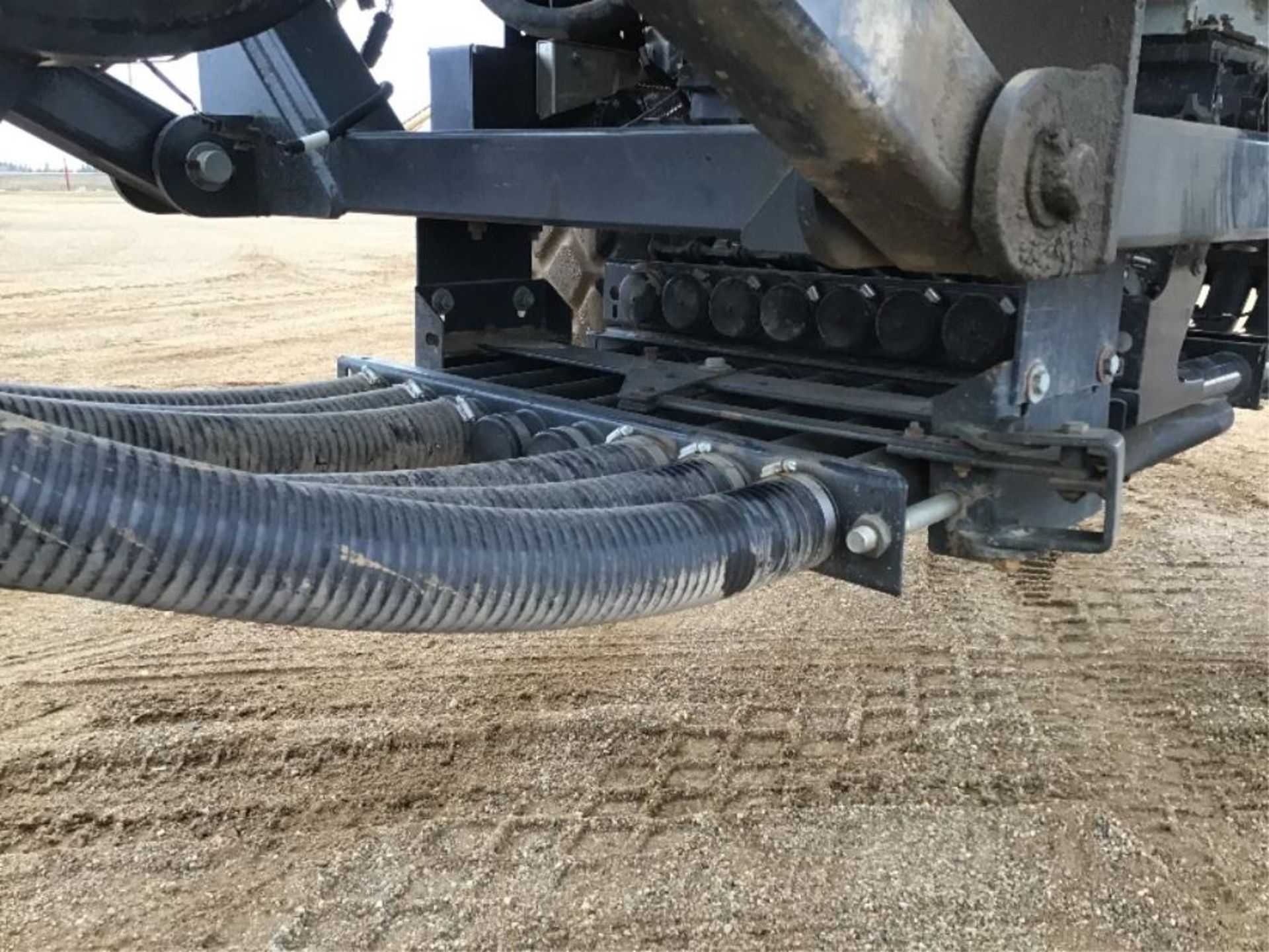 30 5000 Flexi Coil 39Ft Air Drill & 2320 Tow-Behind Cart Single Shoot, 9in Spacing, 3in Spread Boot. - Image 9 of 17