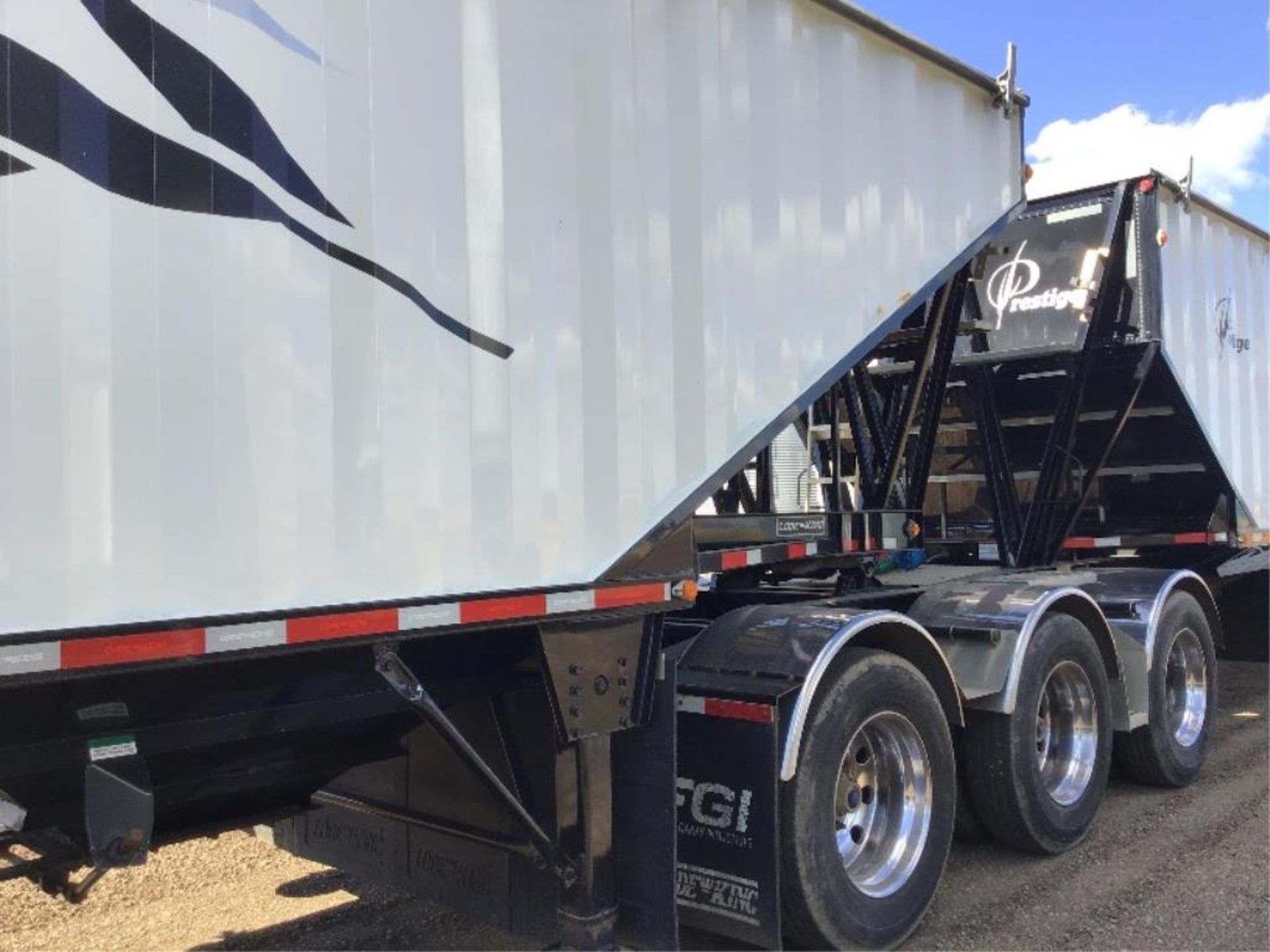 2017 Lode King Prestige Super-B Grain Trailers Dual Cranks, 24.5 Alumium wheels, Michels Roll Tarp - Image 8 of 11