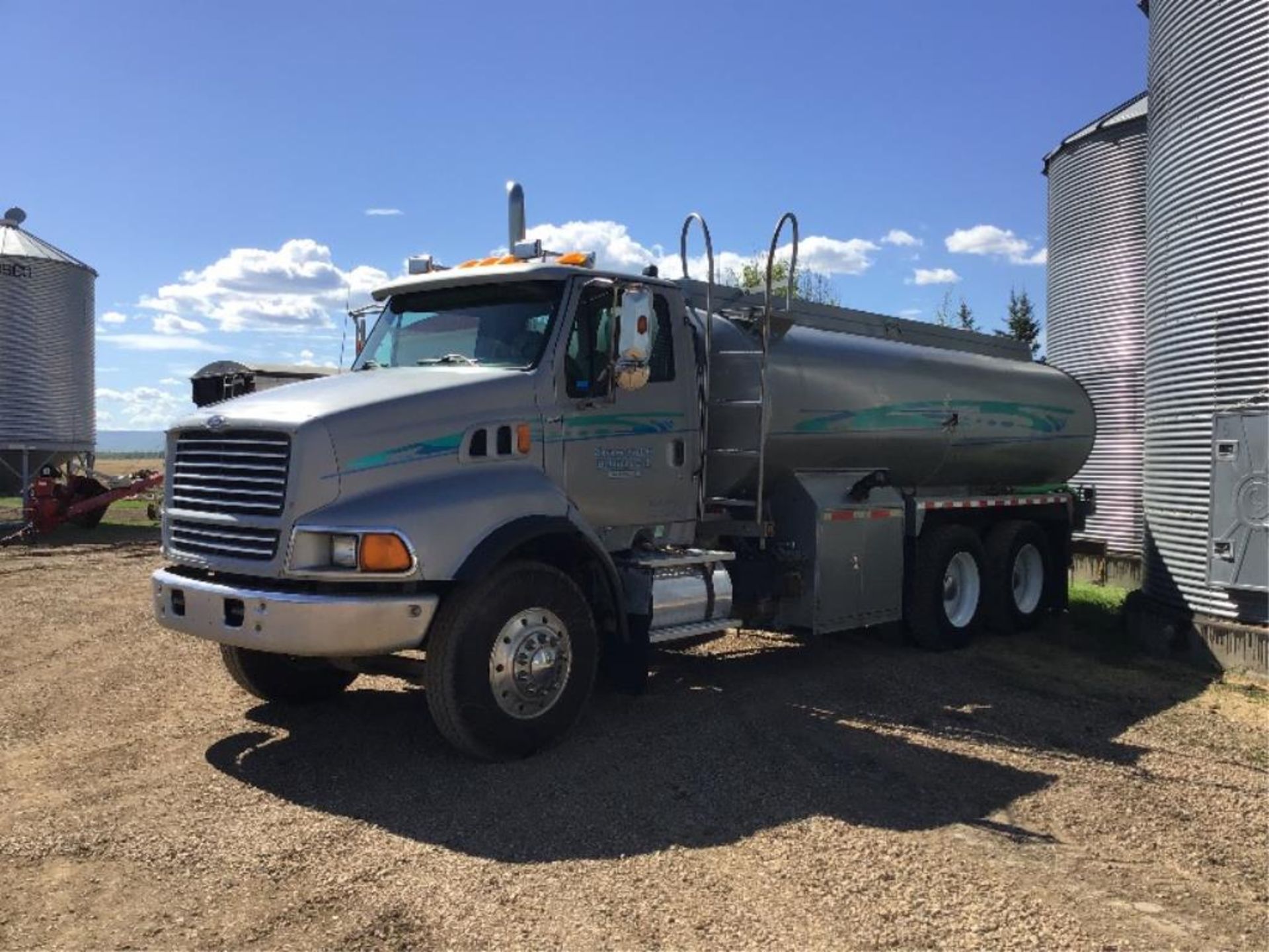 1998 Ford LT9513 T/A Water Truck VIN 1FDYS96M3WVA36106 Cat C-12 V-8 Eng, 18spd Trans, 3-way Lockers - Image 2 of 21