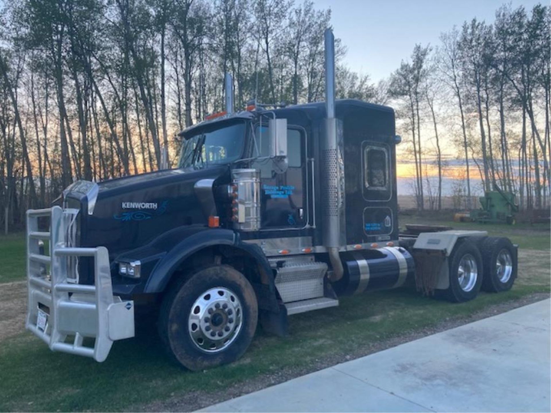 2003 T800 Kenworth T/A Truck Tractor VIN 1XDDB0X33R968144 Cat Eng, 18spd Trans, 1,213,549km, 8-Bag