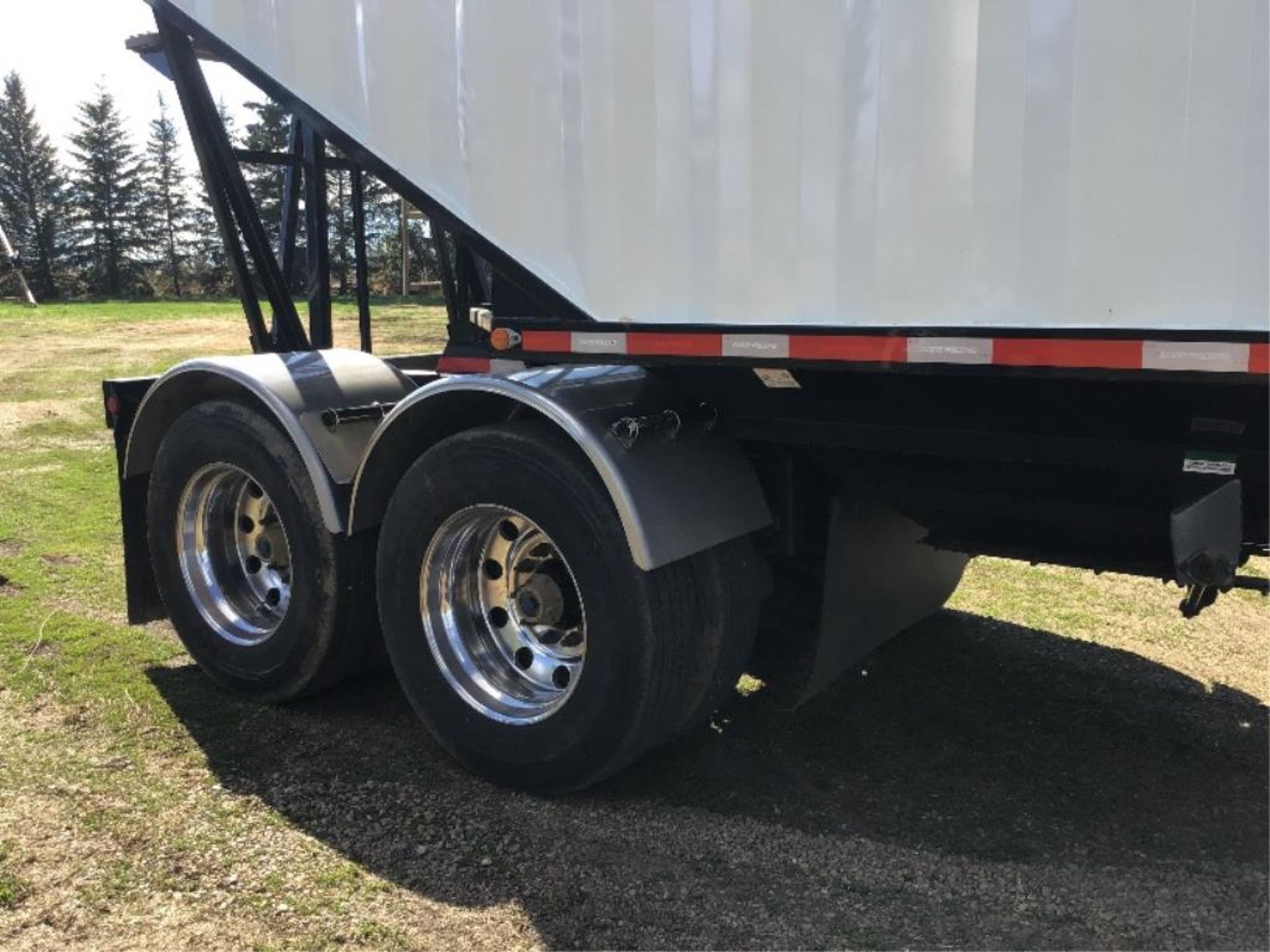 2017 Lode King Prestige Super-B Grain Trailers Dual Cranks, 24.5 Alumium wheels, Michels Roll Tarp - Image 7 of 11